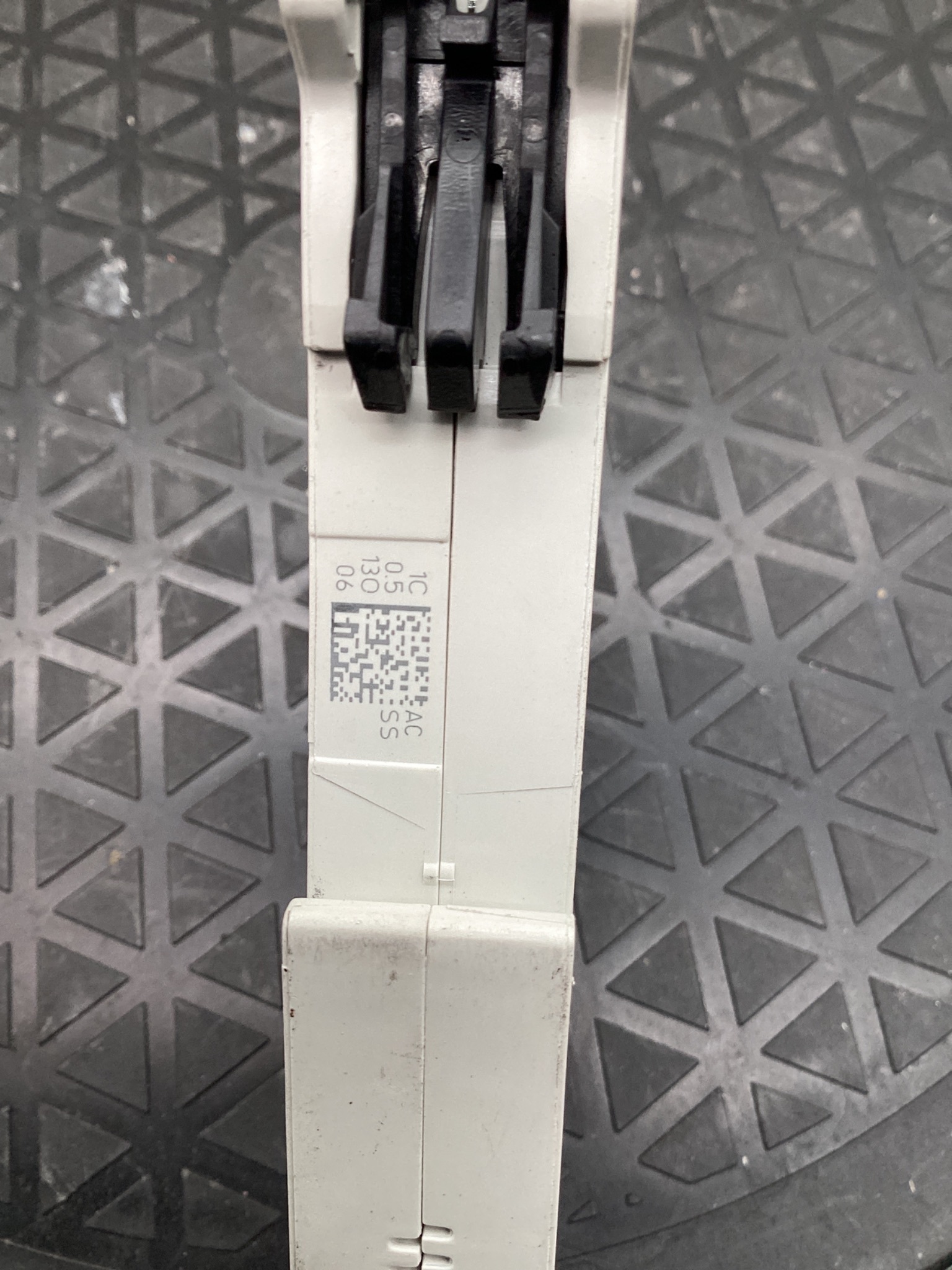 ABB 2CDS251001R0984 MINI CIRCUIT BREAKER 0.5A DIN RAIL USED 4