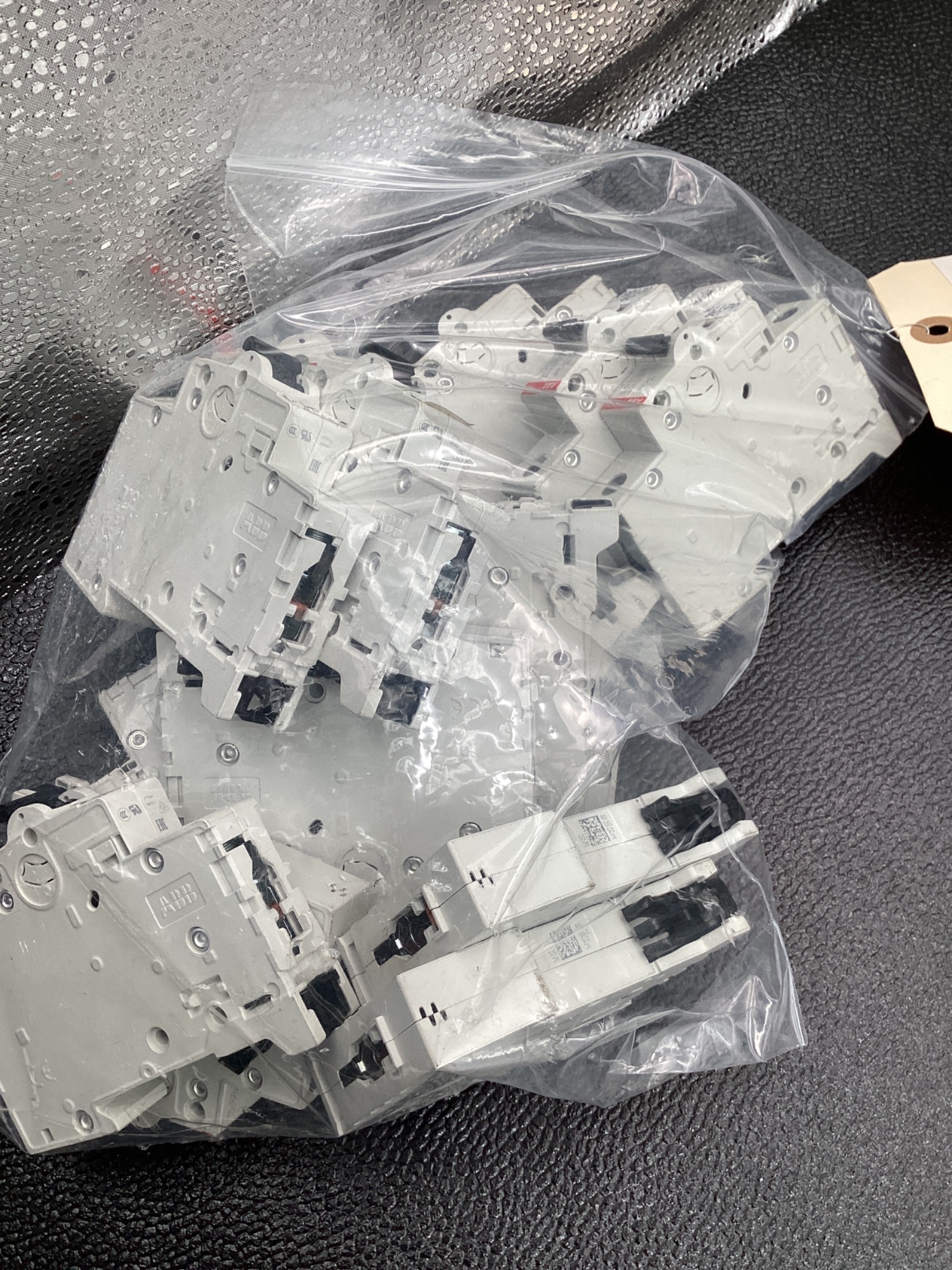 ABB 2CDS251001R0984 MINI CIRCUIT BREAKER 0.5A DIN RAIL USED 6