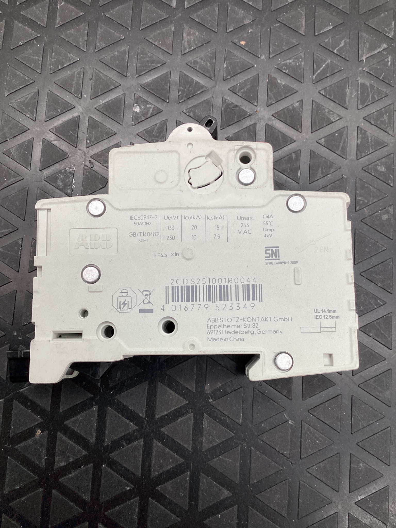 ABB 2CDS251001R0044 MINI CIRCUIT BREAKER 4A DIN RAIL USED 1