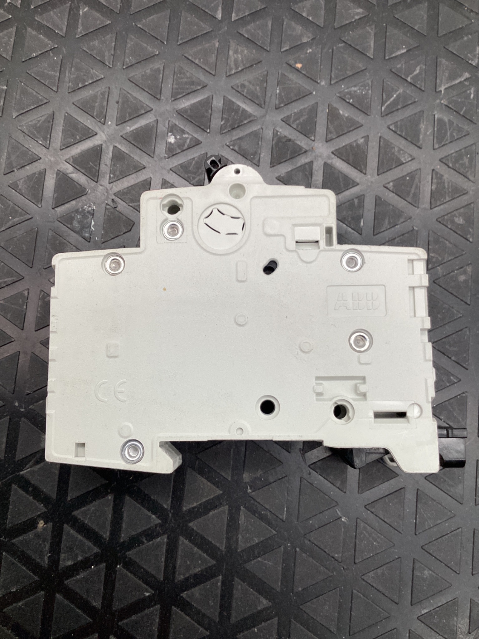 ABB 2CDS251001R0044 MINI CIRCUIT BREAKER 4A DIN RAIL USED 2