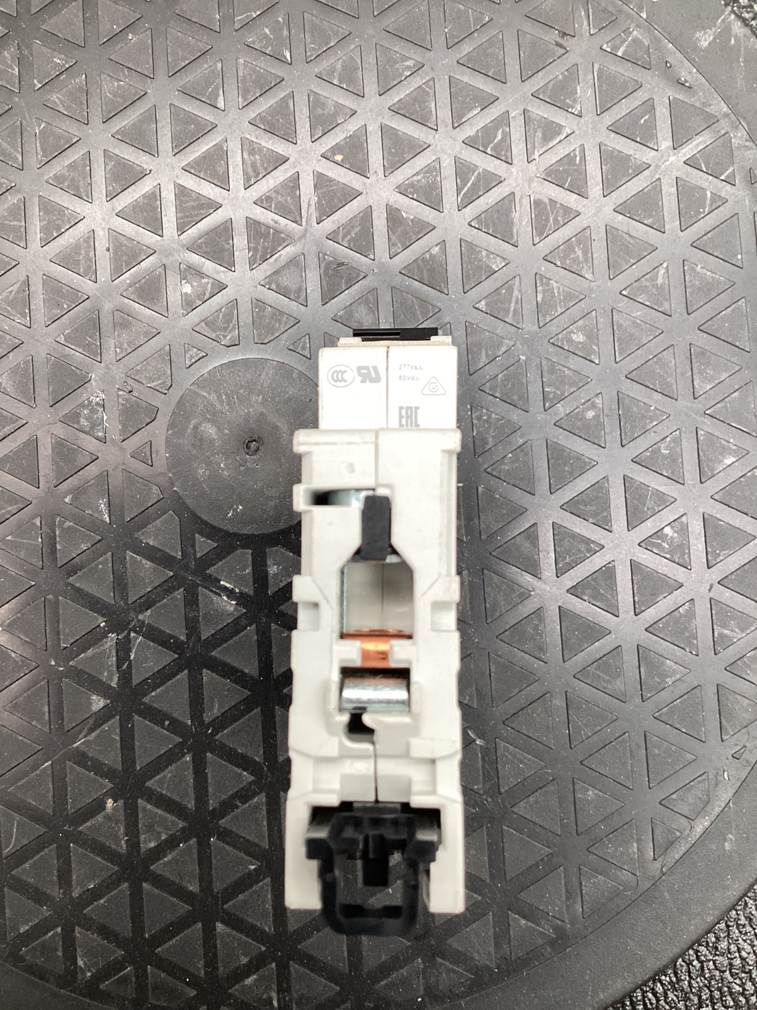 ABB 2CDS251001R0044 MINI CIRCUIT BREAKER 4A DIN RAIL USED 3
