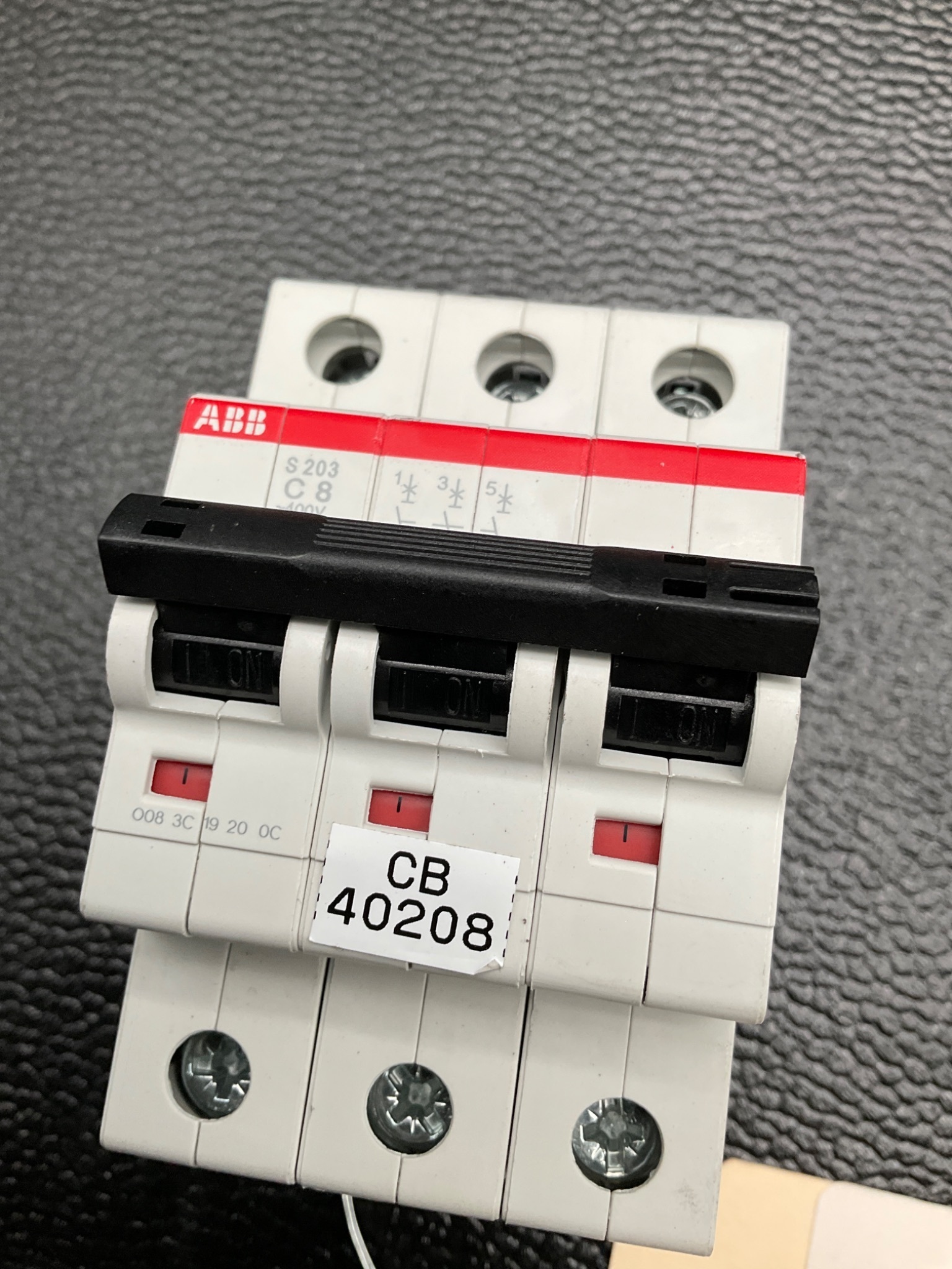 ABB 2CDS253001R0084 MINI CIRCUIT BREAKER 8A 3P DIN RAIL USED 2
