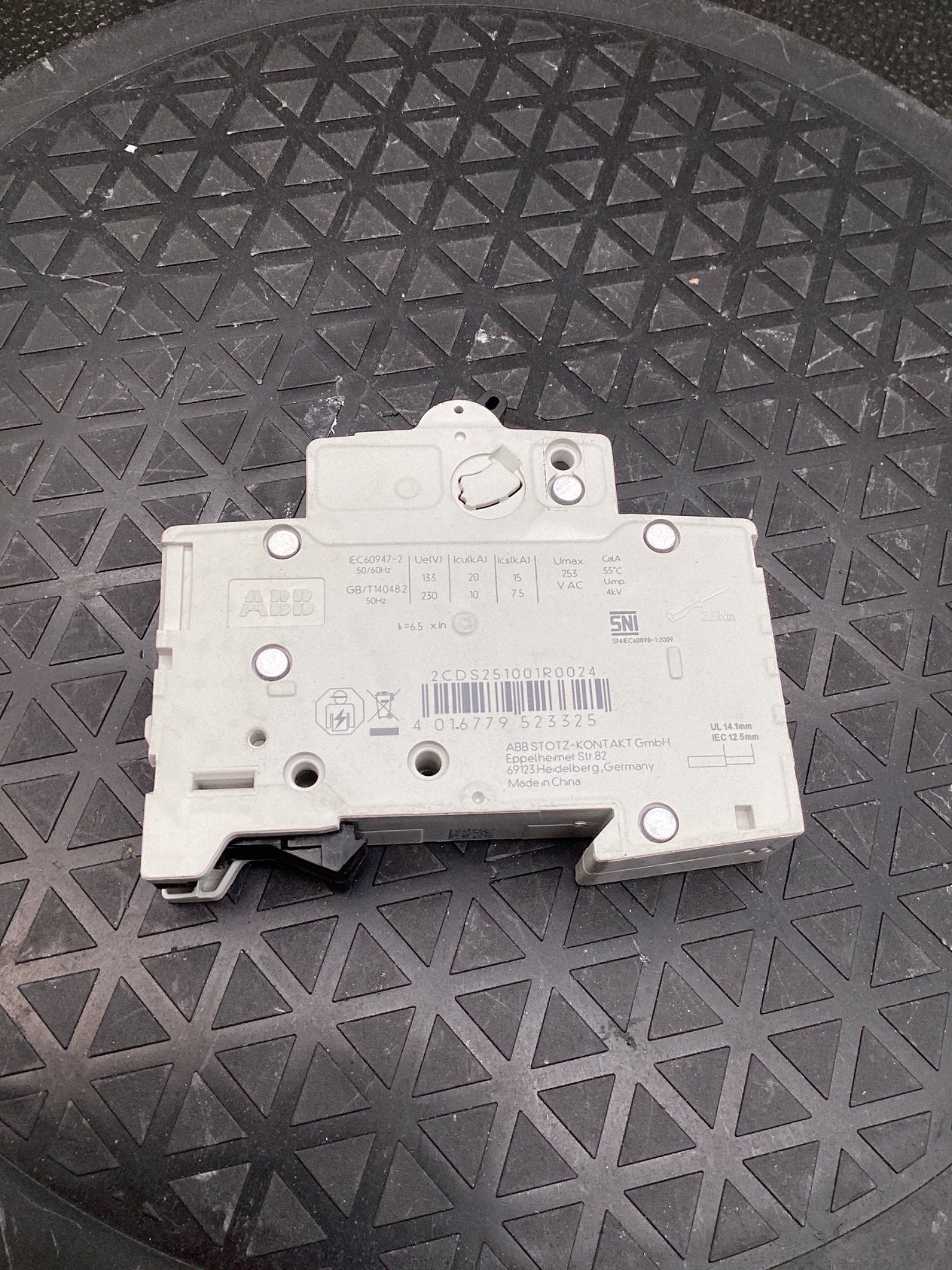 ABB 2CDS251001R0024 MINI CIRCUIT BREAKER 2A 1P DIN RAIL USED 1