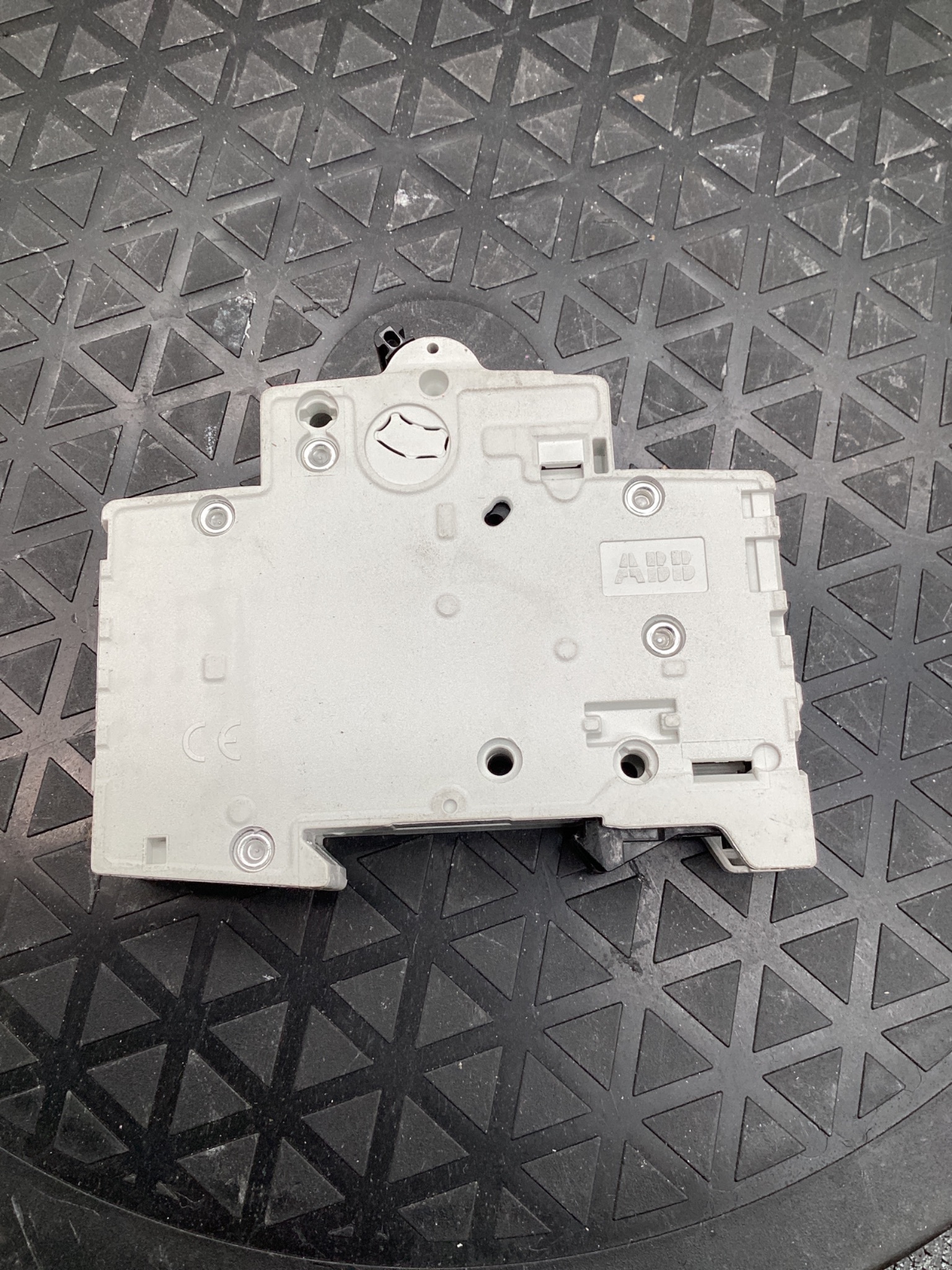 ABB 2CDS251001R0024 MINI CIRCUIT BREAKER 2A 1P DIN RAIL USED 2