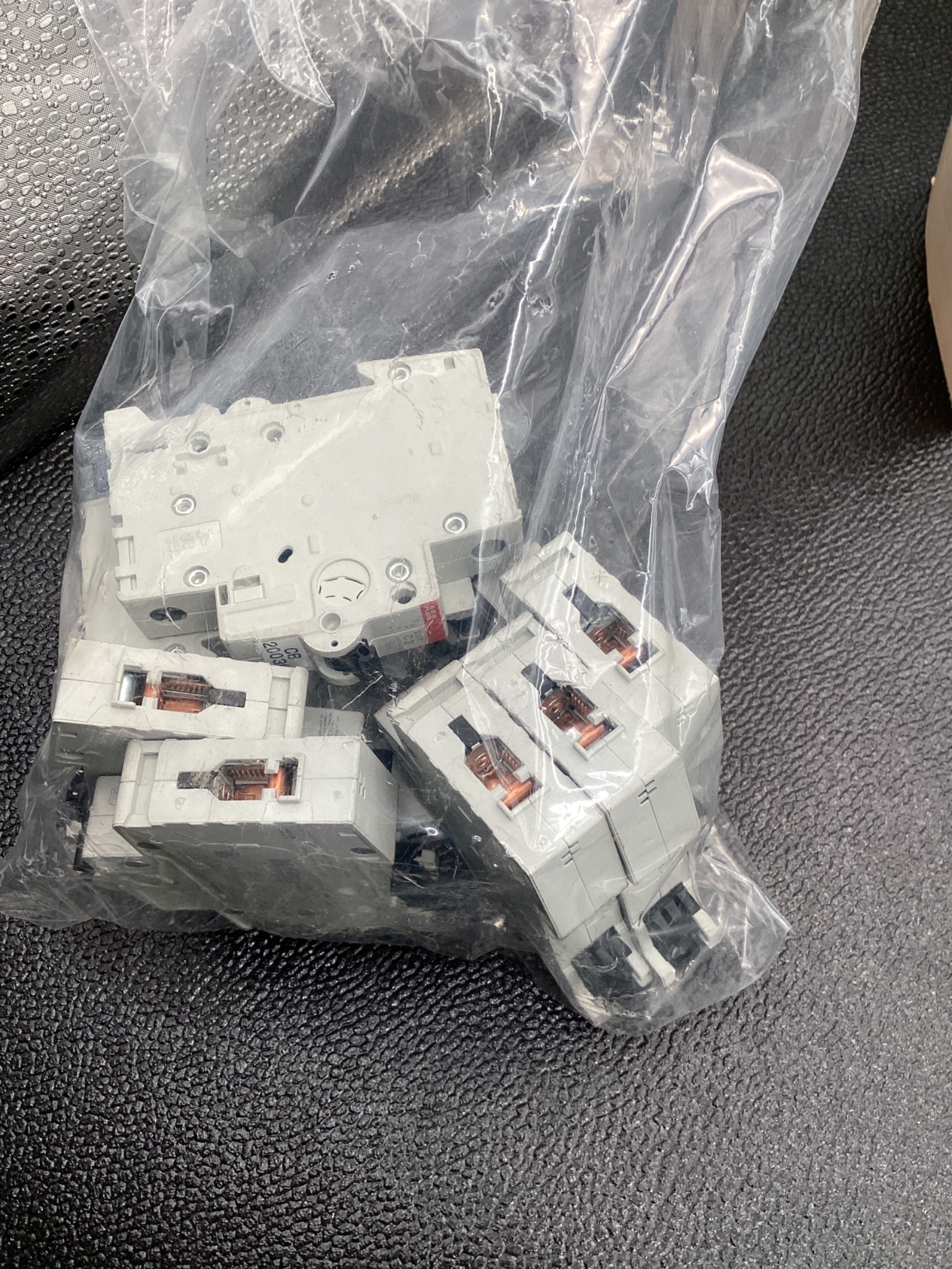 ABB 2CDS251001R0024 MINI CIRCUIT BREAKER 2A 1P DIN RAIL USED 6