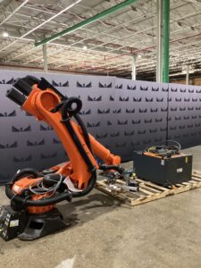 KUKA KR 120 R3900 ULTRA K/FLR ROBOT W/ KR C4 CONTROLLER 6-AXIS 120KG 3900MM USED