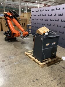 KUKA KR 120 R3900 ULTRA K/FLR ROBOT W/ KR C4 CONTROLLER 6-AXIS 120KG 3900MM USED