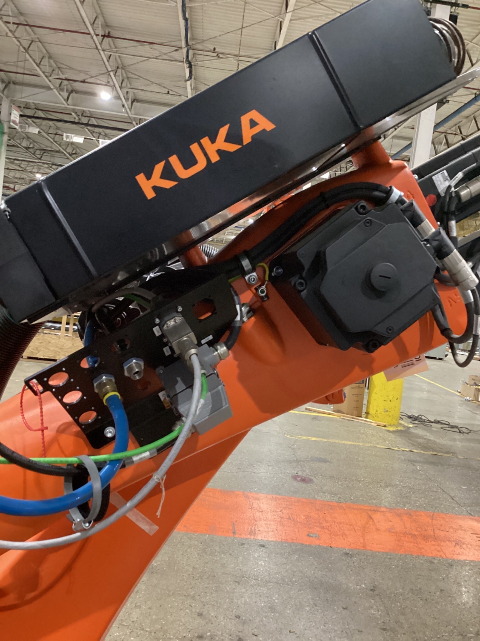 KUKA KR 120 R3900 ULTRA K/FLR ROBOT W/ KR C4 CONTROLLER 6-AXIS 120KG 3900MM USED 7