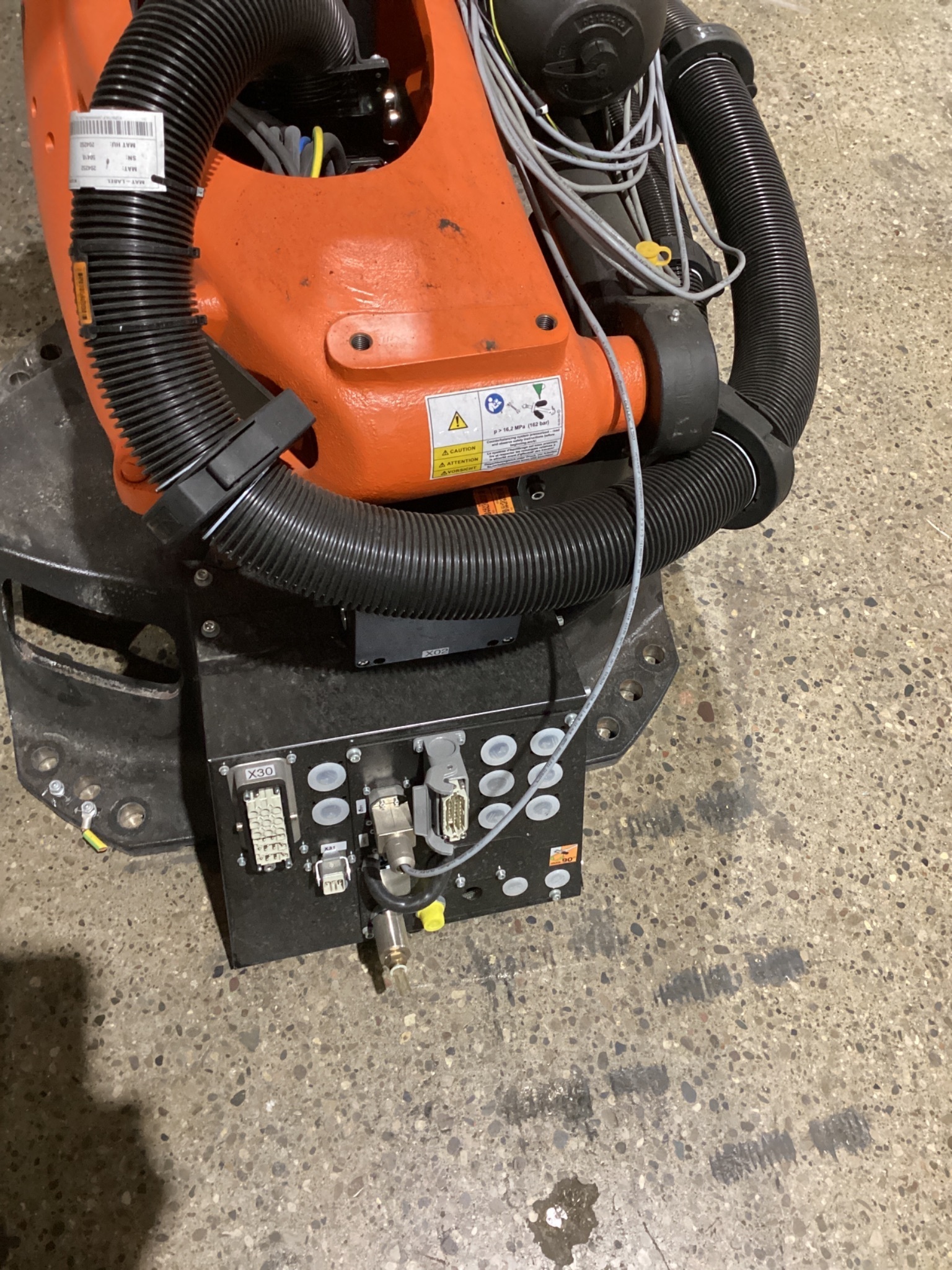 KUKA KR 120 R3900 ULTRA K/FLR ROBOT W/ KR C4 CONTROLLER 6-AXIS 120KG 3900MM USED 9