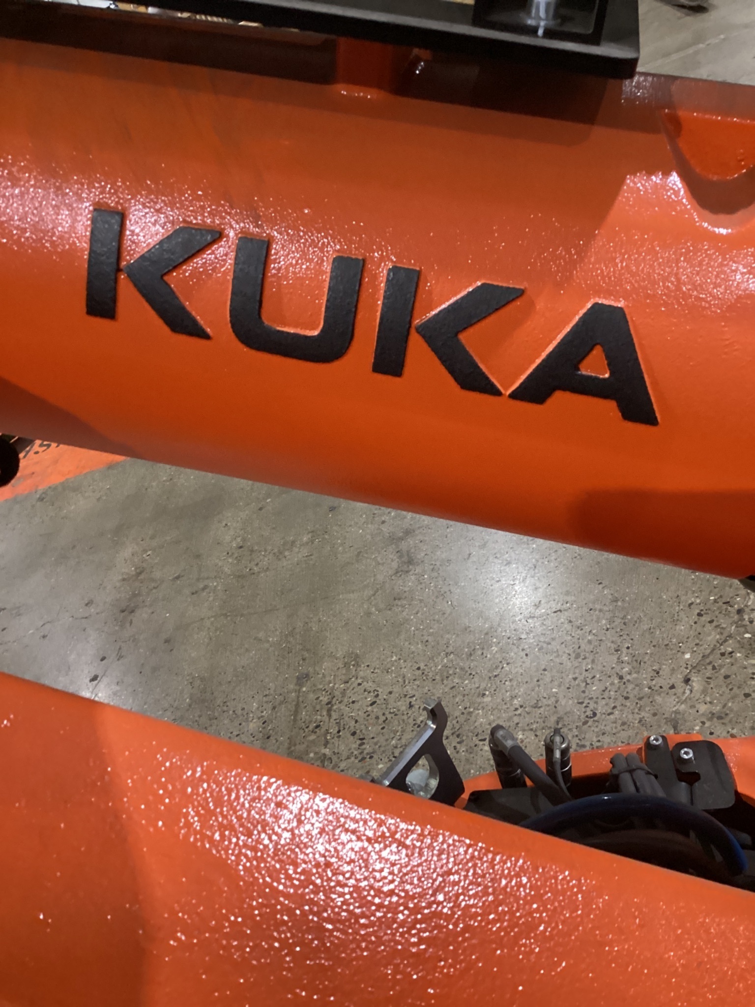 KUKA KR 210 R3100-2/FLR ROBOT W/ KRC4 CONTROLLER 6-AXIS 210KG 3100MM USED 6