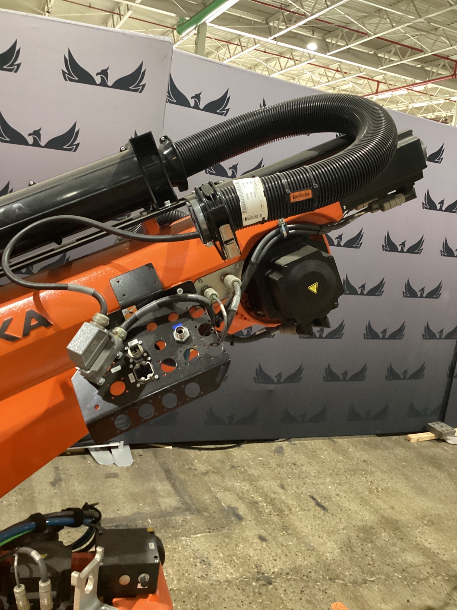 KUKA KR 210 R3100-2/FLR ROBOT W/ KRC4 CONTROLLER 6-AXIS 210KG 3100MM USED 8