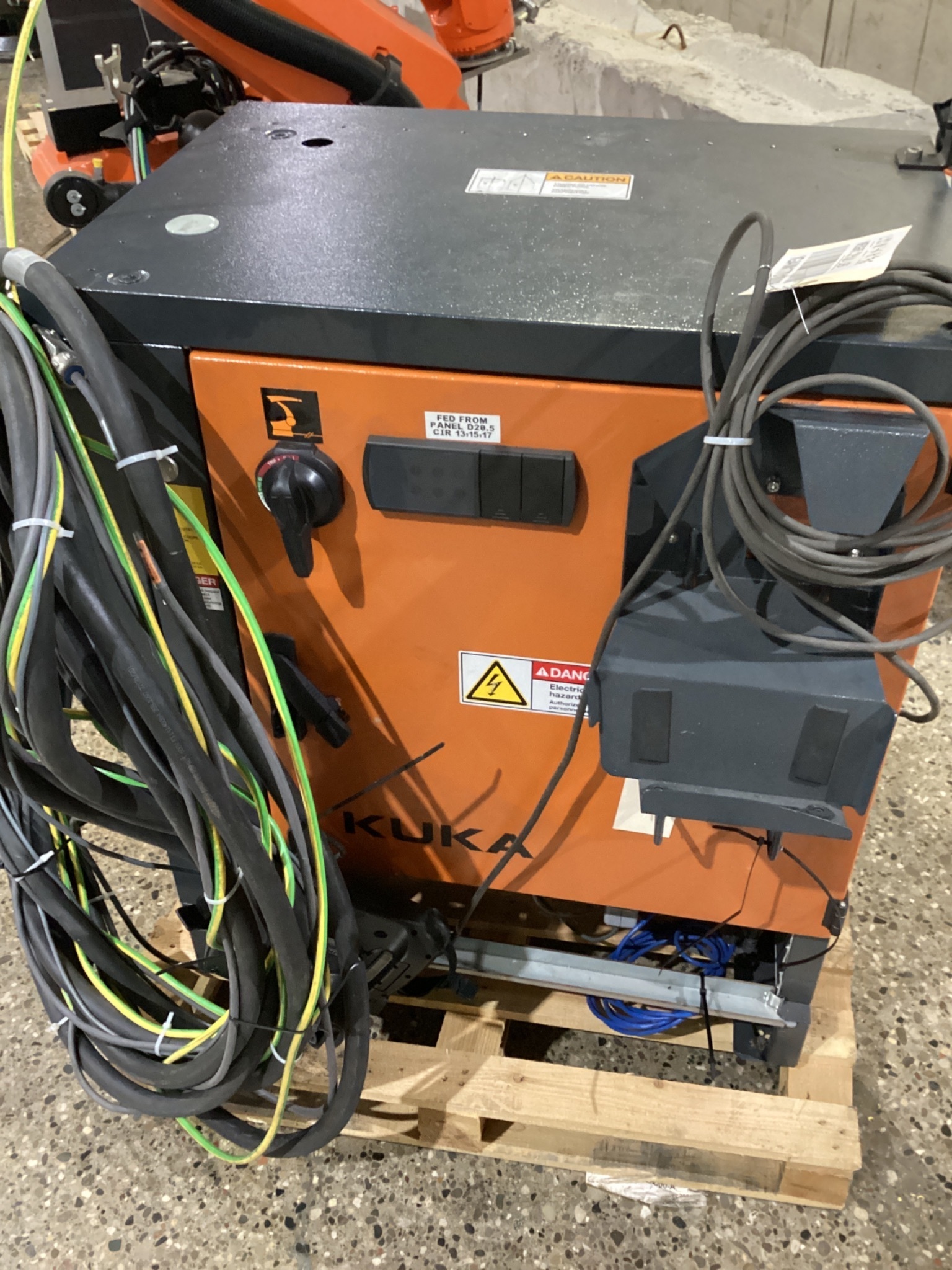 KUKA KR 210 R3100-2/FLR ROBOT W/ KRC4 CONTROLLER 6-AXIS 210KG 3100MM USED 11