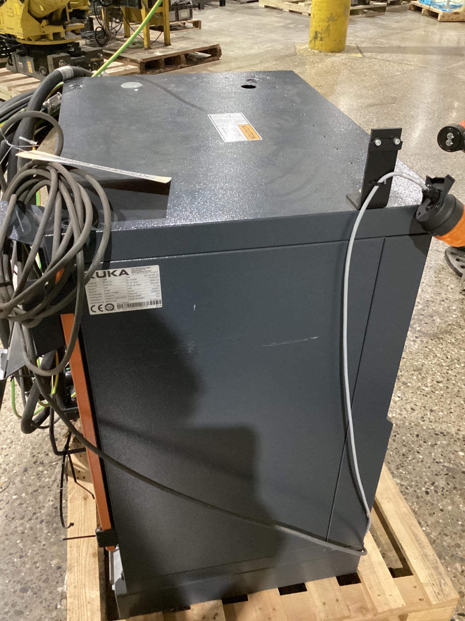 KUKA KR 210 R3100-2/FLR ROBOT W/ KRC4 CONTROLLER 6-AXIS 210KG 3100MM USED 12