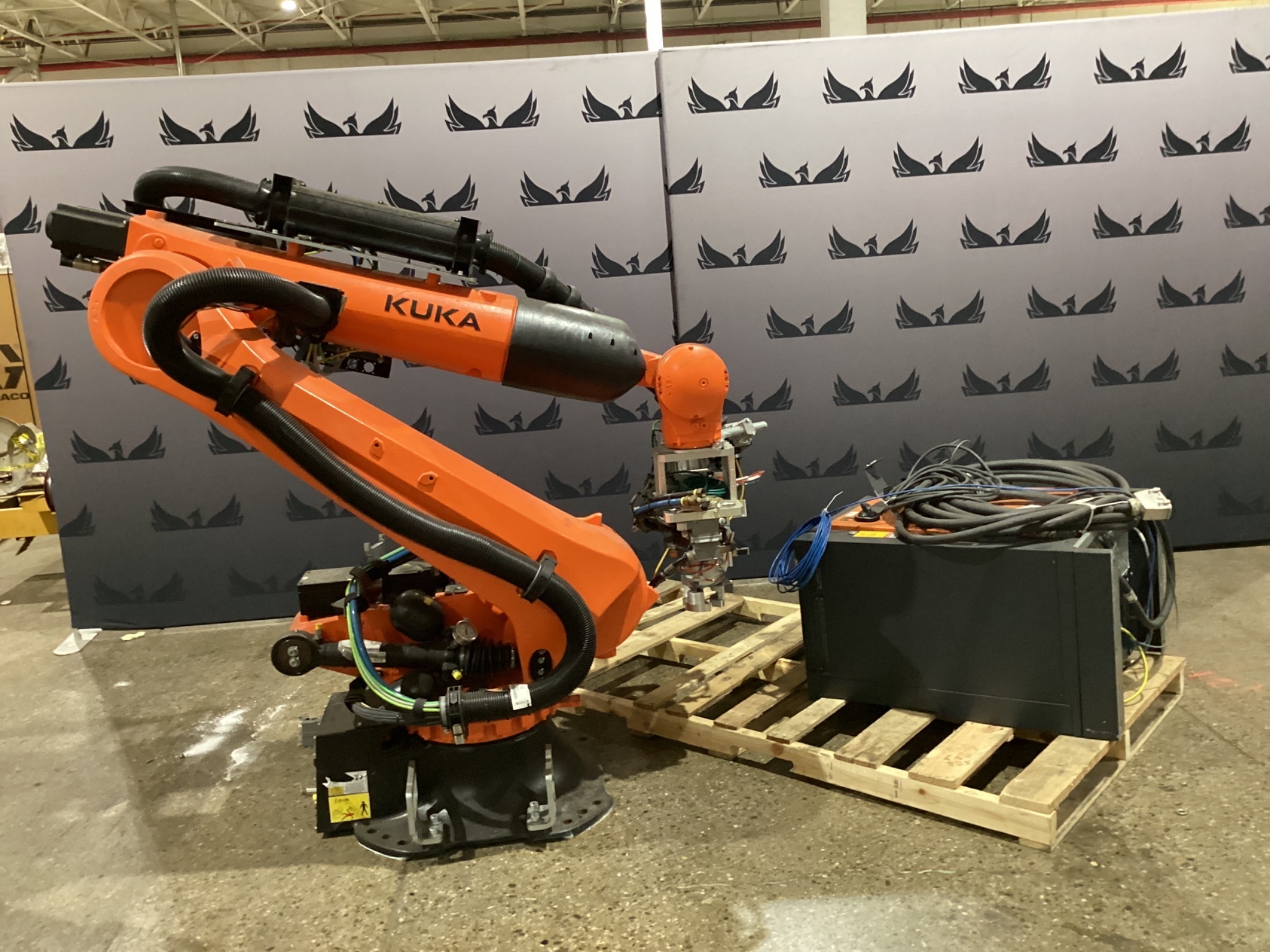 KUKA KR 120 R3100-2/FLR w/ KRC4 Controls USED 0