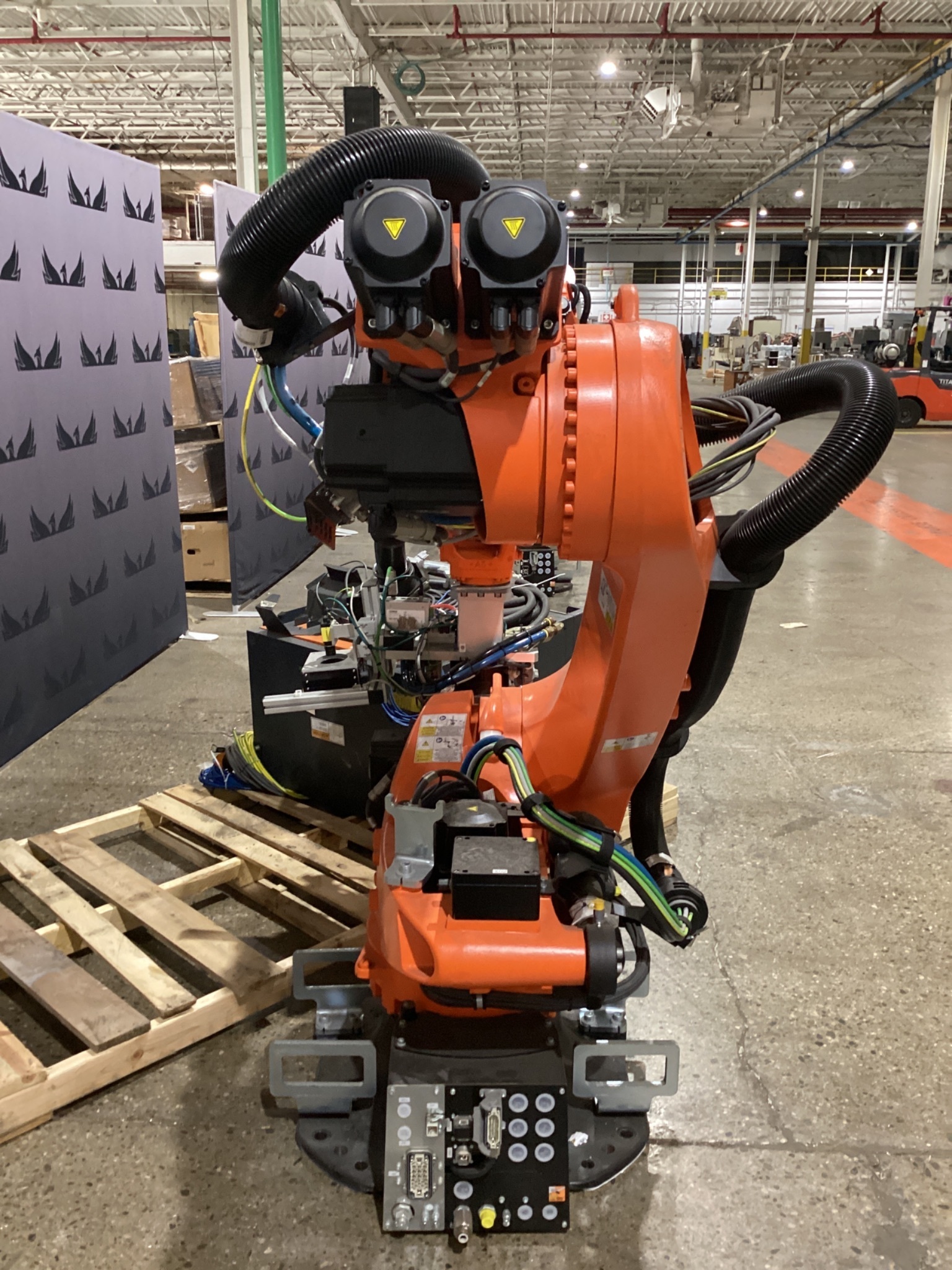 KUKA KR 120 R3100-2/FLR w/ KRC4 Controls USED 2