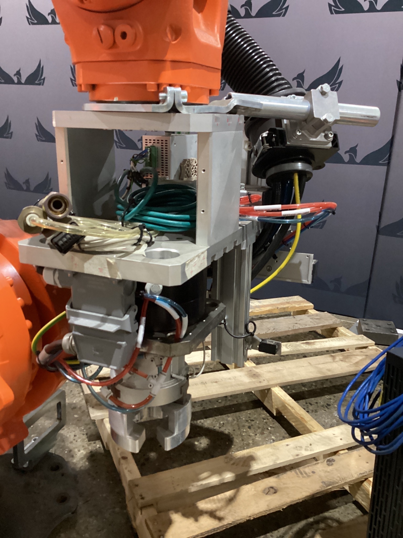 KUKA KR 120 R3100-2/FLR w/ KRC4 Controls USED 4