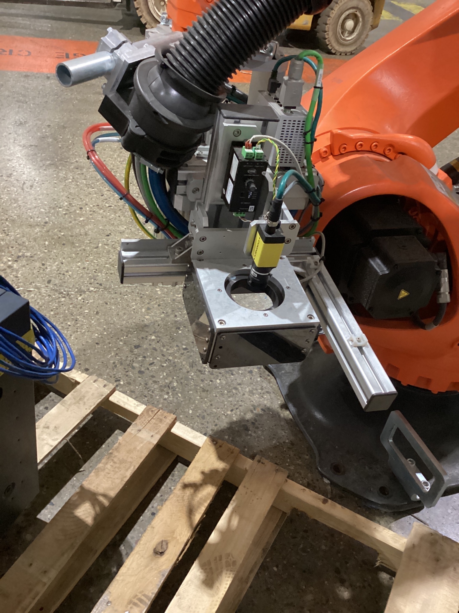 KUKA KR 120 R3100-2/FLR w/ KRC4 Controls USED 5