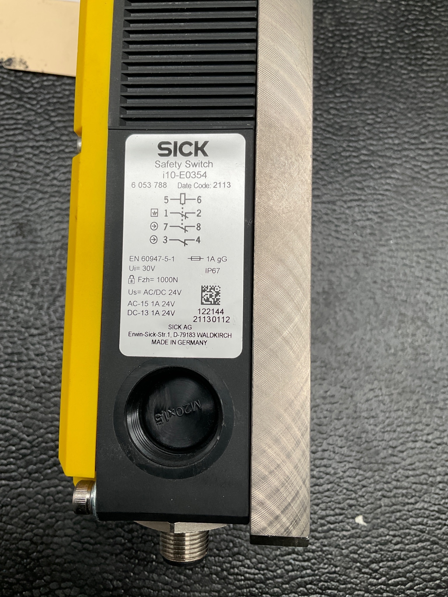 SICK i10-E0354 SAFETY DOOR SWITCH IP67 24VDC USED 2