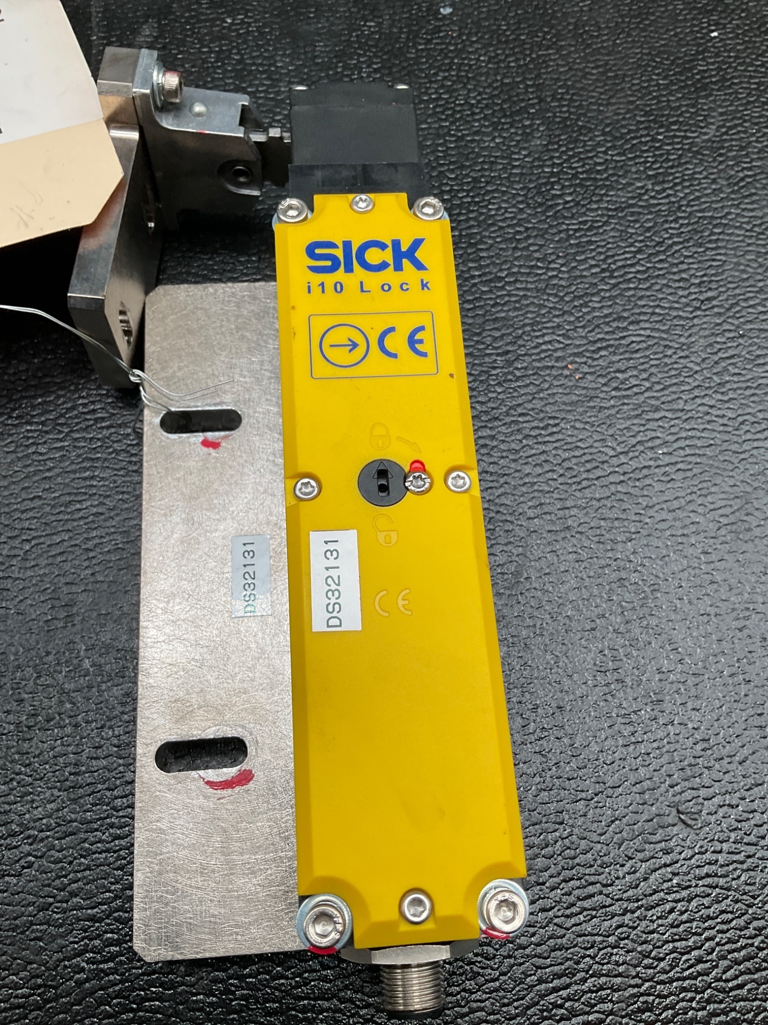 SICK i10-E0354 SAFETY DOOR SWITCH IP67 24VDC USED 3