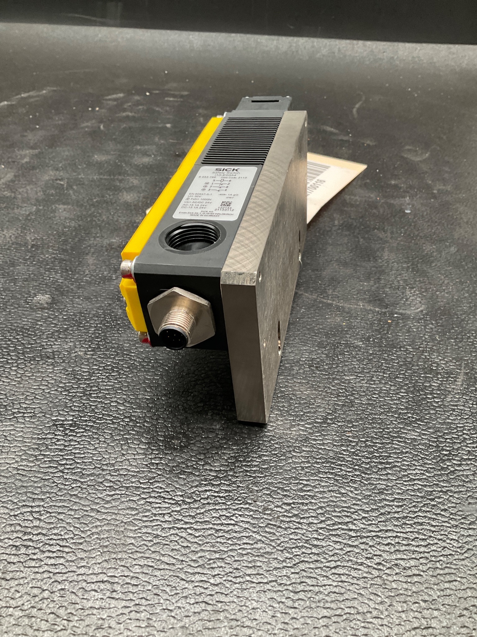 SICK i10-E0354 SAFETY DOOR SWITCH IP67 24VDC USED 4
