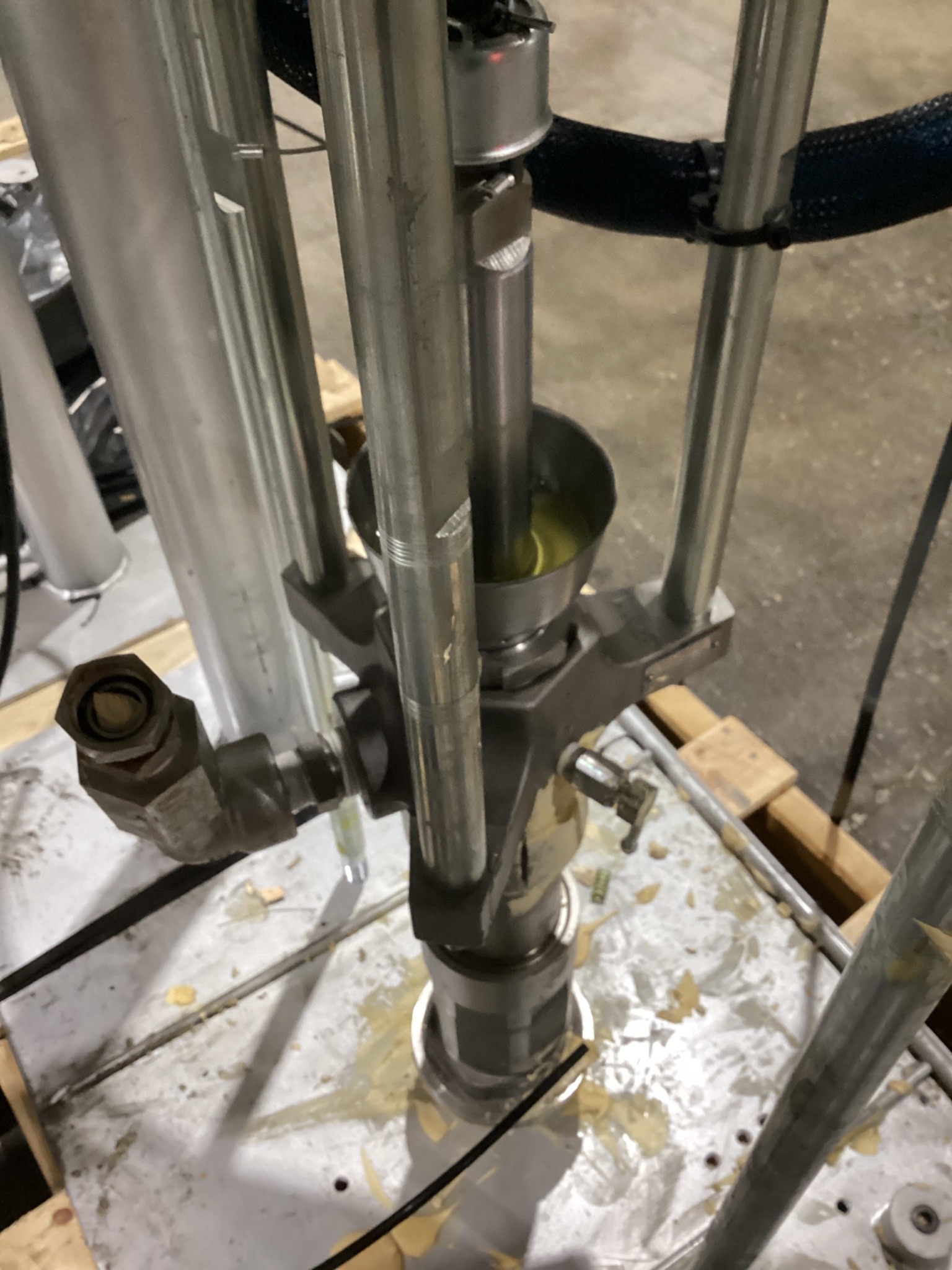 GRACO TC257J Check‑Mate Supply Pump 23:1 for 50 Gal Drum USED 4
