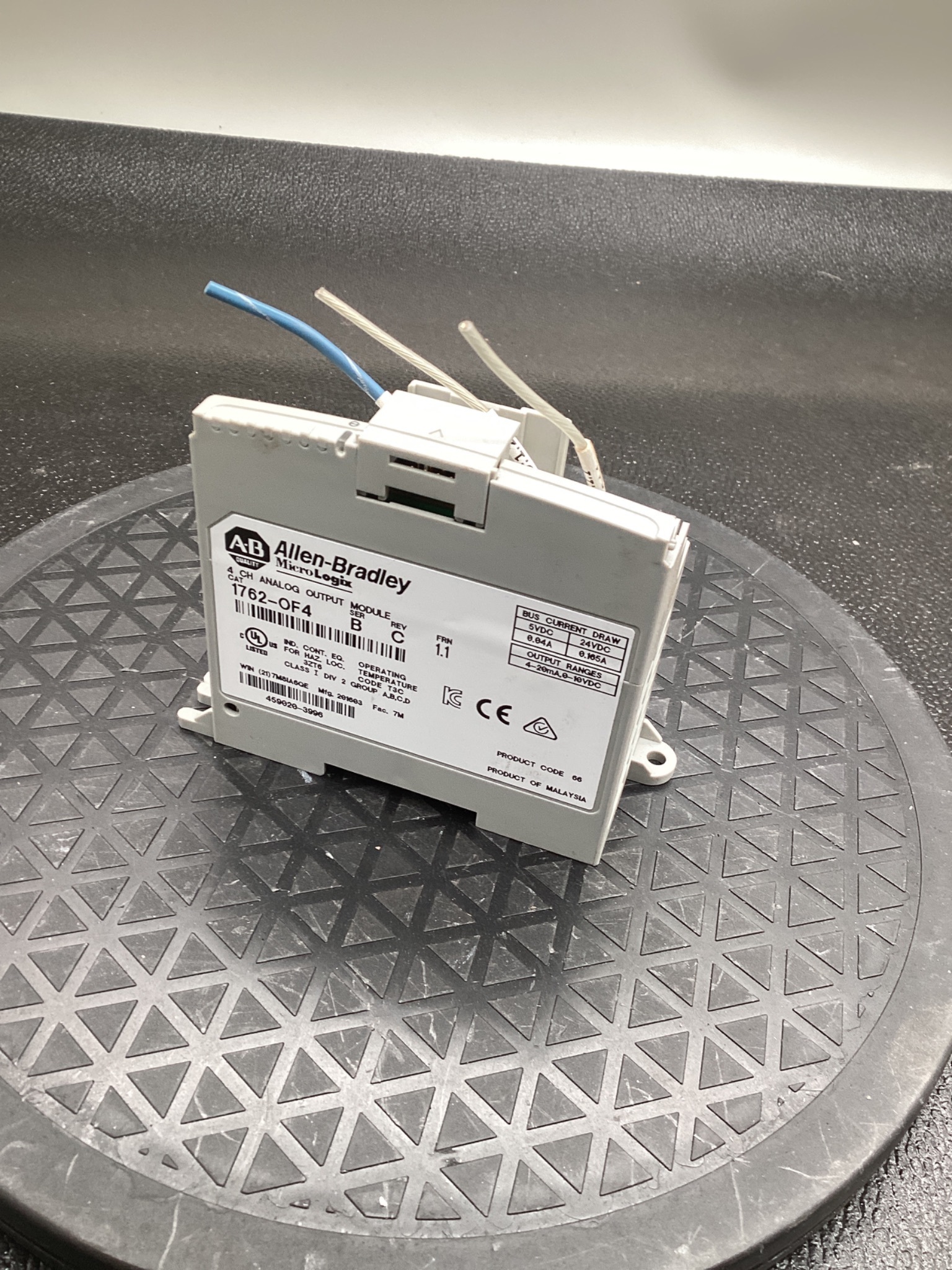 ALLEN BRADLEY 1762-OF4 MICROLOGIX ANALOG OUTPUT MODULE USED 1