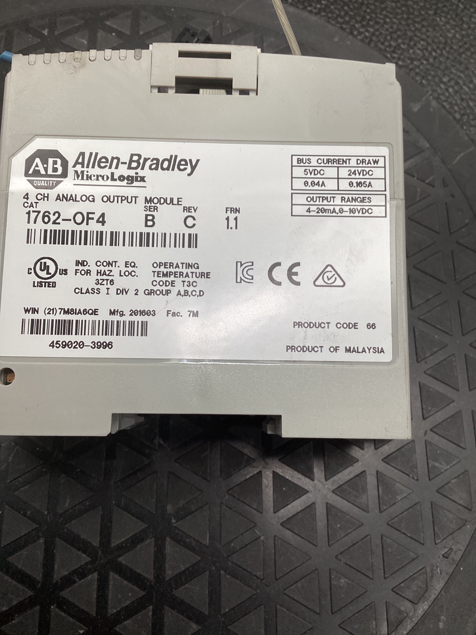 ALLEN BRADLEY 1762-OF4 MICROLOGIX ANALOG OUTPUT MODULE USED 4