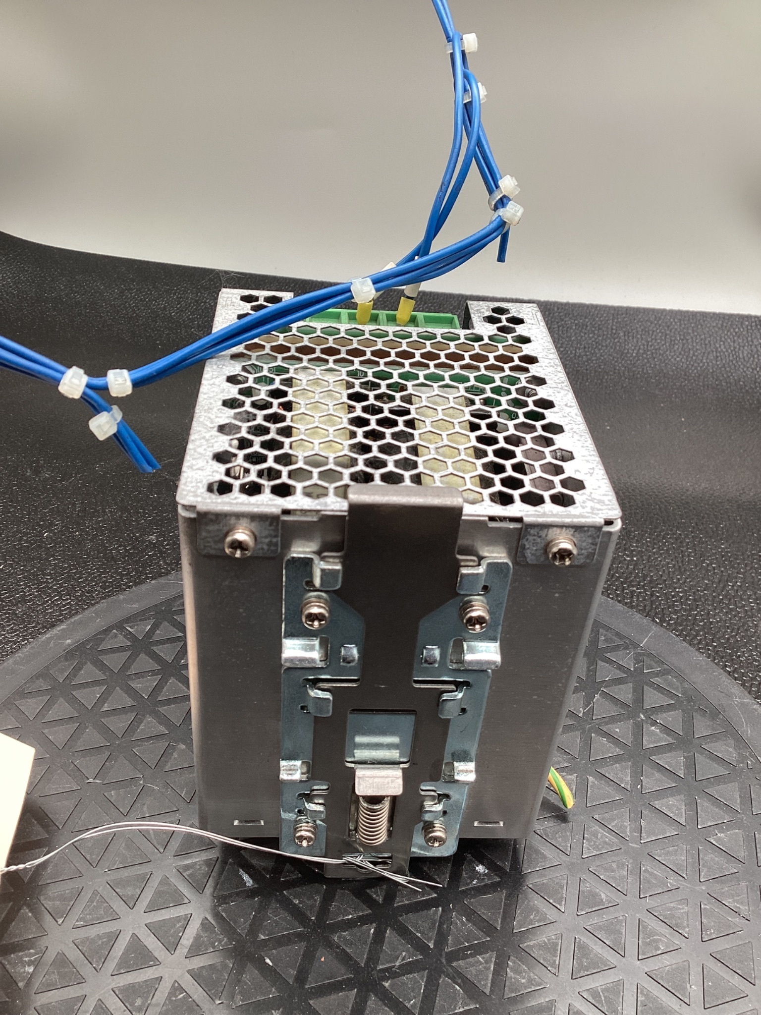 LAMBDA DLP180-24-1/EJ 24VDC DIN RAIL POWER SUPPLY USED 2