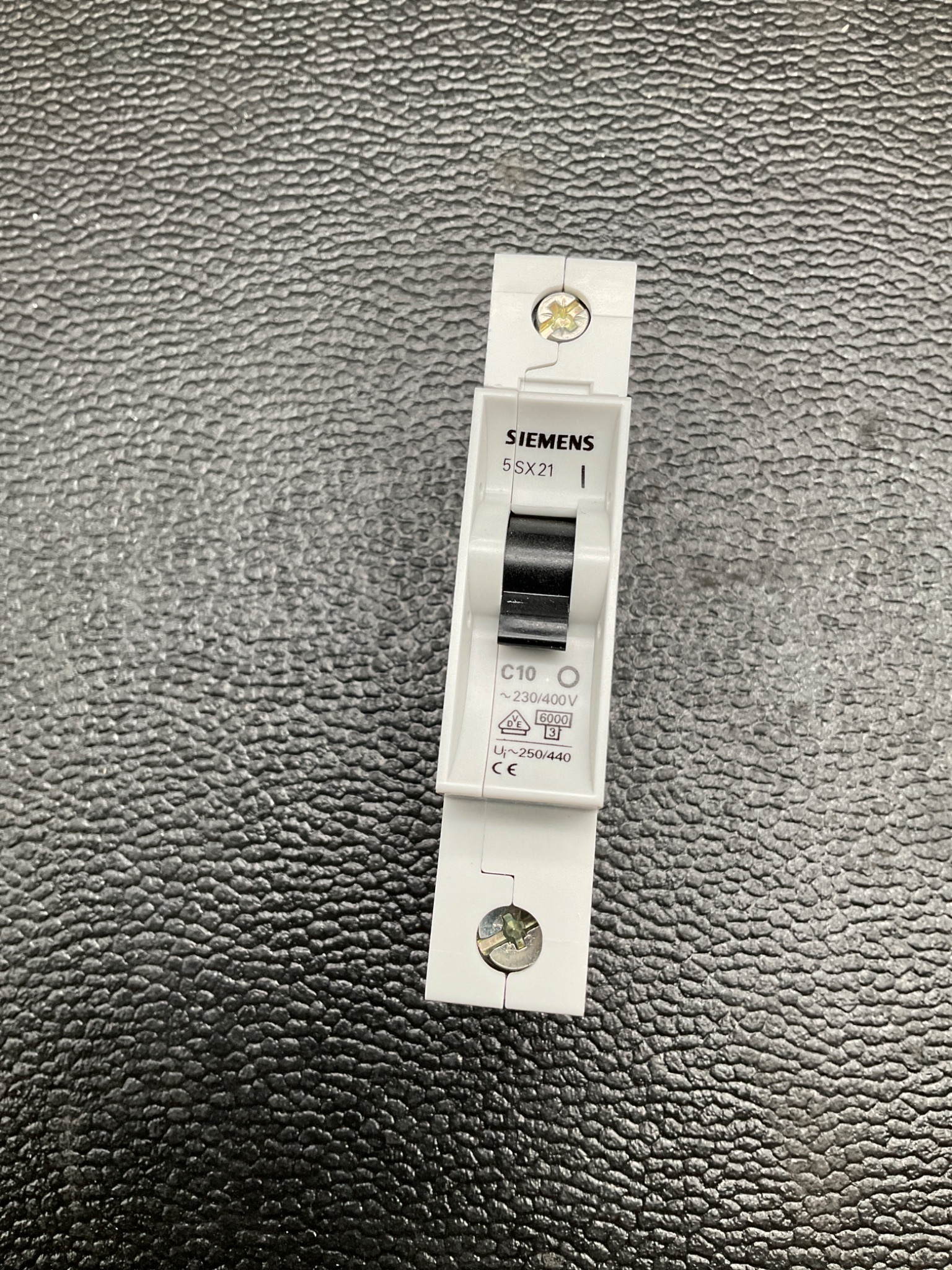SIEMENS 5SX2 110-7 MINIATURE CIRCUIT BREAKER 10A C-CURVE NEW 3