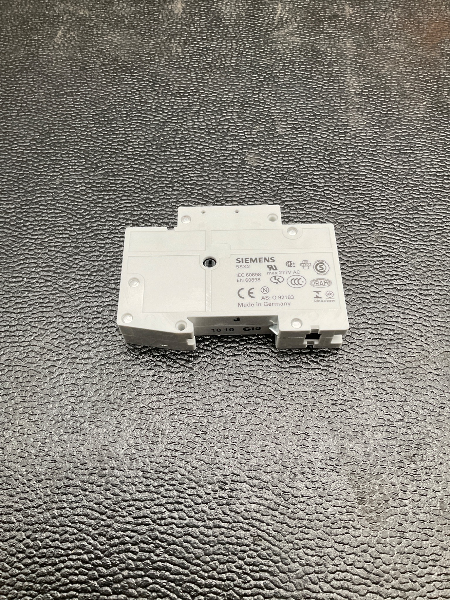 SIEMENS 5SX2 110-7 MINIATURE CIRCUIT BREAKER 10A C-CURVE NEW 4