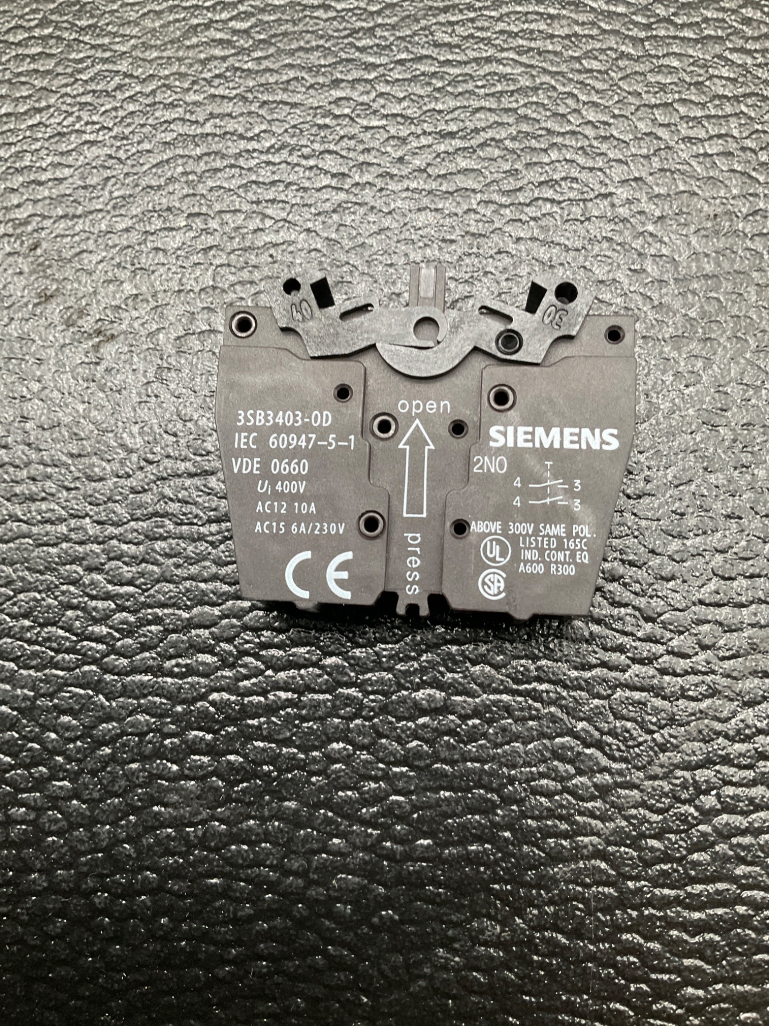 SIEMENS 3SB3403-0D CONTACT BLOCK 1NO+1NO SPRING TERMINAL NEW (10 PACK) 2
