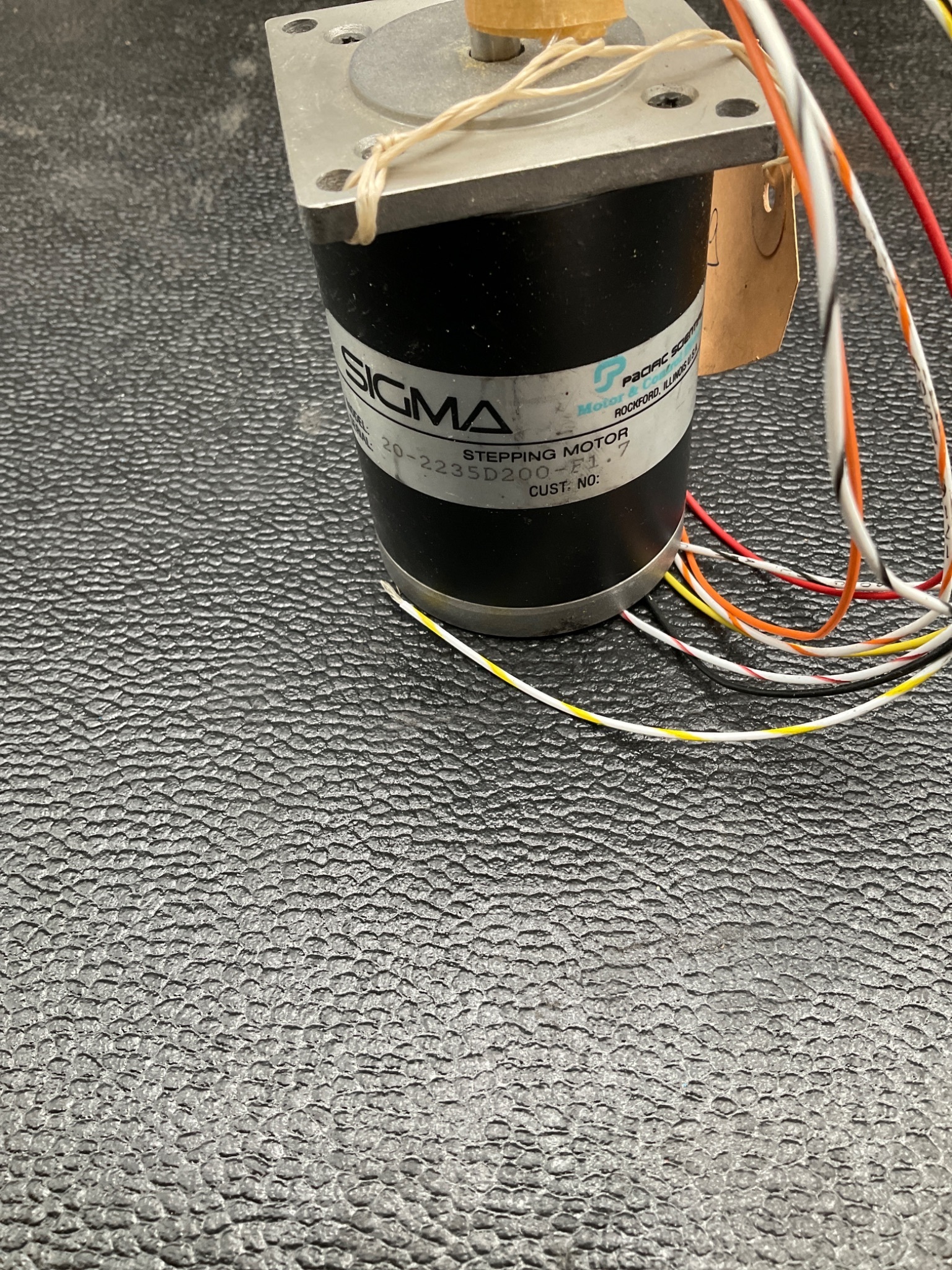 SIGMA 20-2235D200-F1.7 STEPPER MOTOR 1.8° 8-LEAD USED 2
