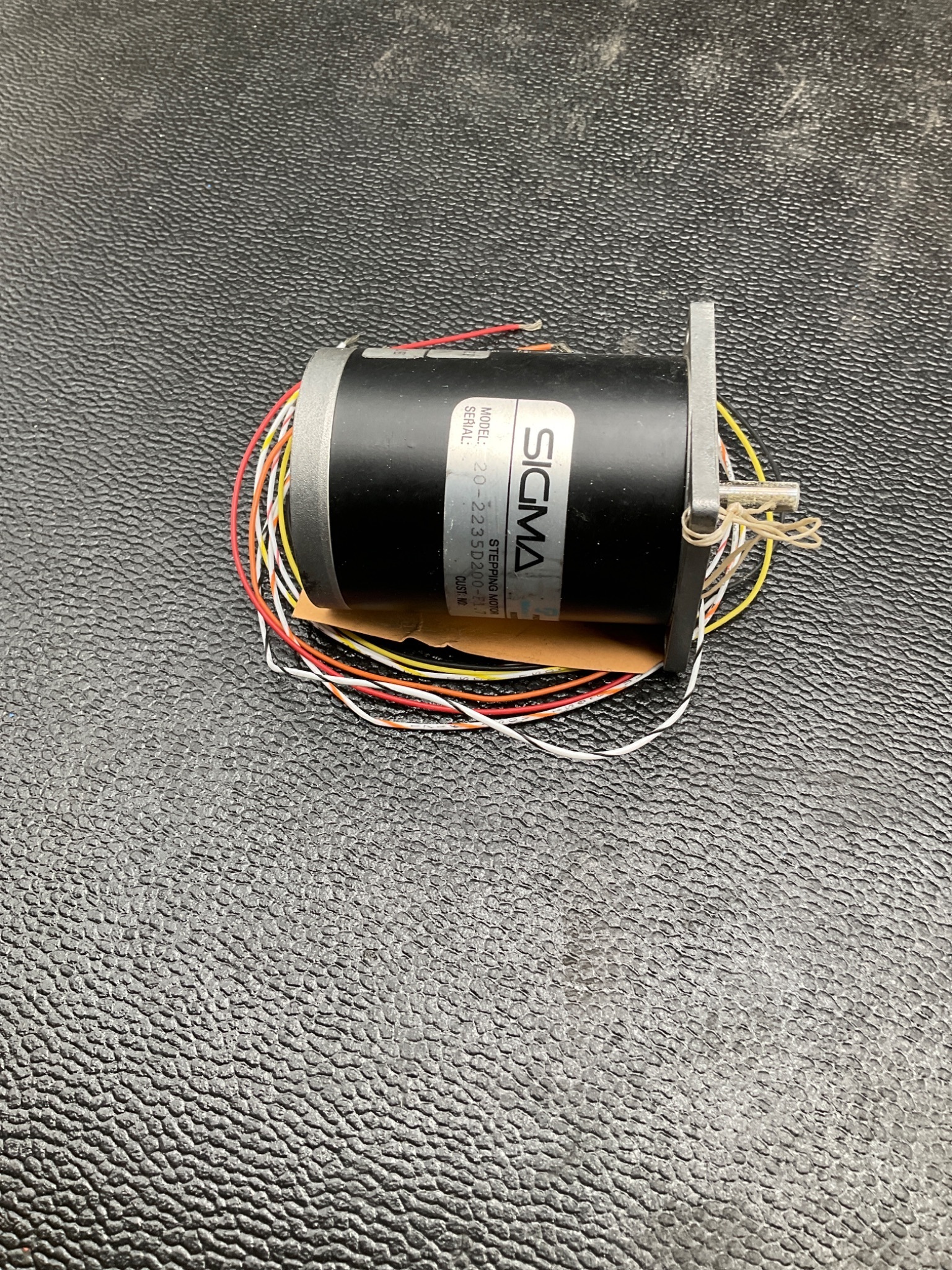 SIGMA 20-2235D200-F1.7 STEPPER MOTOR 1.8° 8-LEAD USED 3