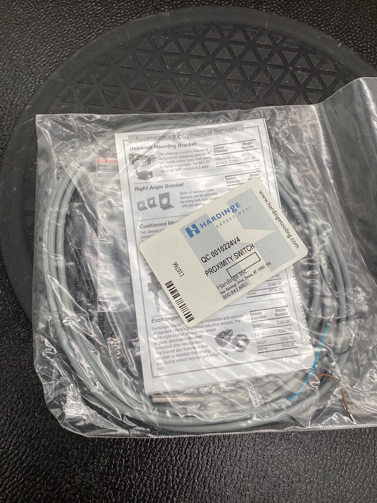 PEPPERL+FUCHS 053491 INDUCTIVE PROXIMITY SENSOR NBB0.8-5GM25-E2 NEW 1