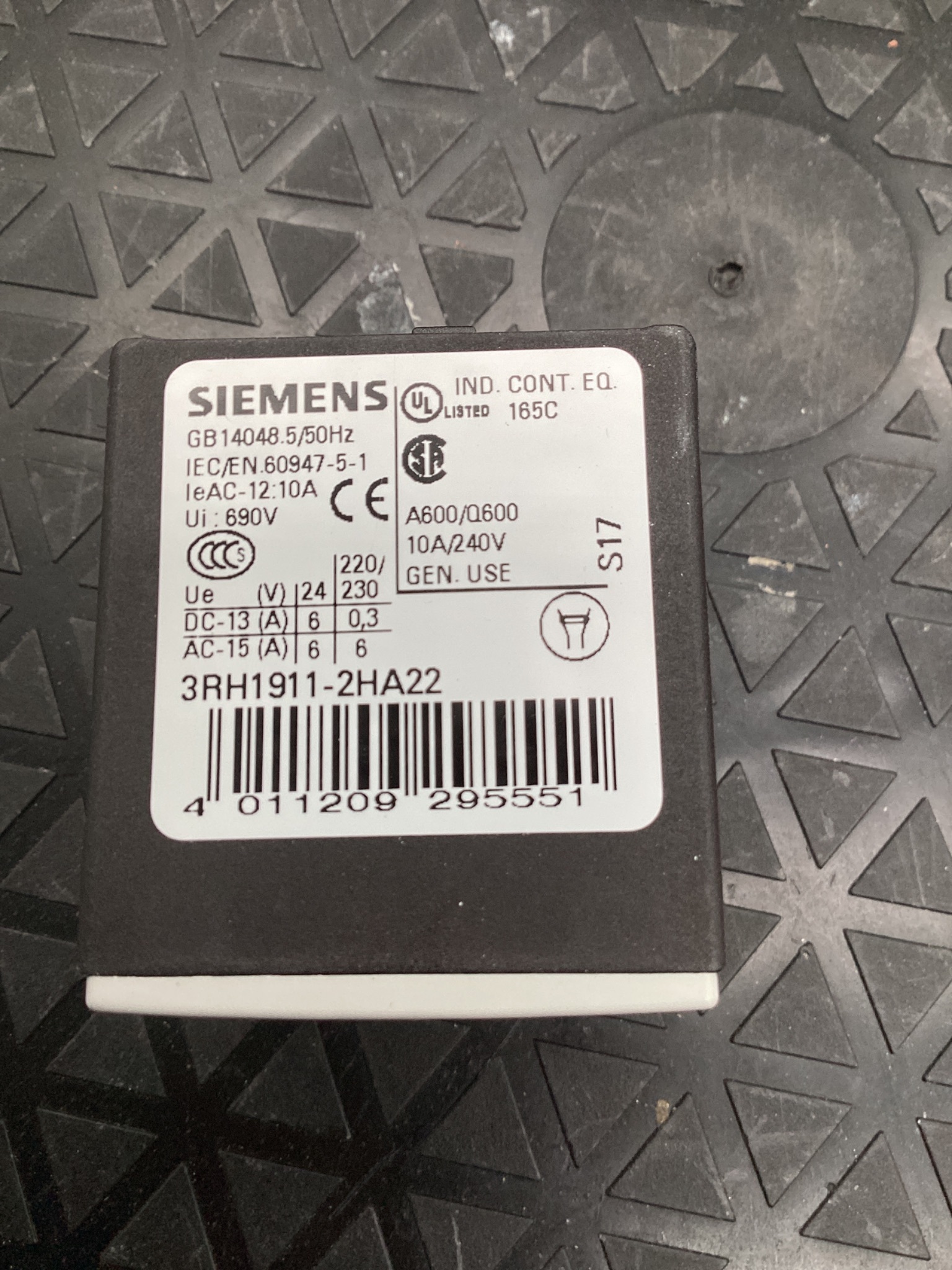 SIEMENS 3RH1911-2HA22 AUX CONTACT BLOCK 2NO 2NC NEW 4