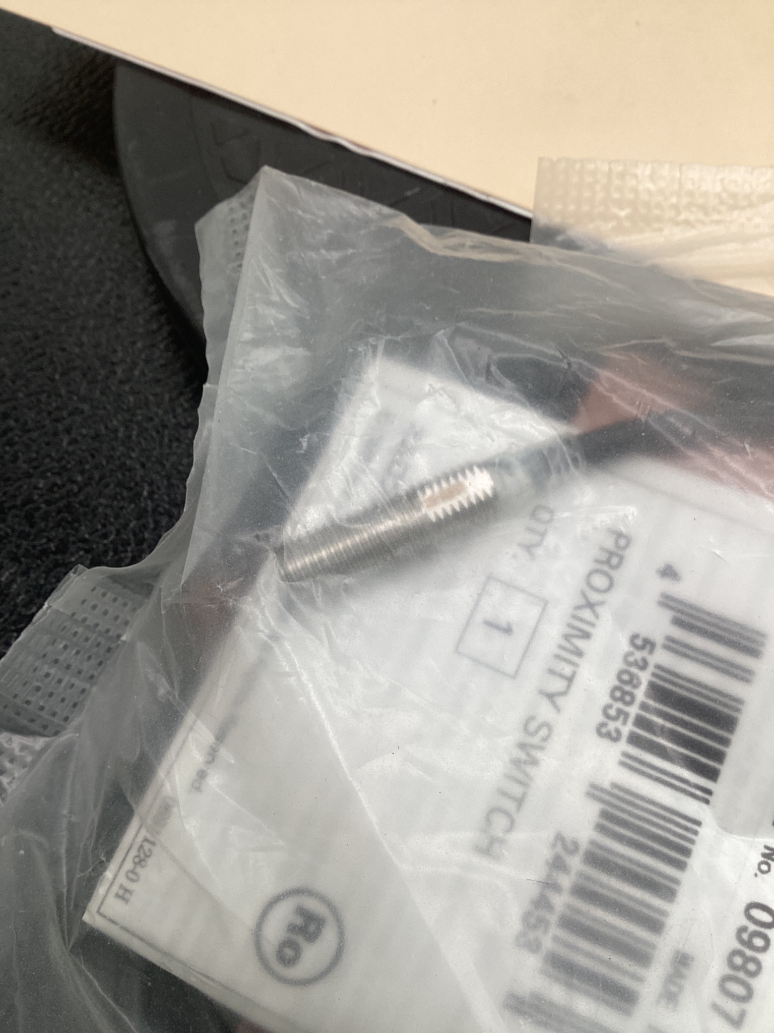 OMRON E2E-X1R5E1 PROXIMITY SENSOR M8 NPN NO 1.5MM NEW 2