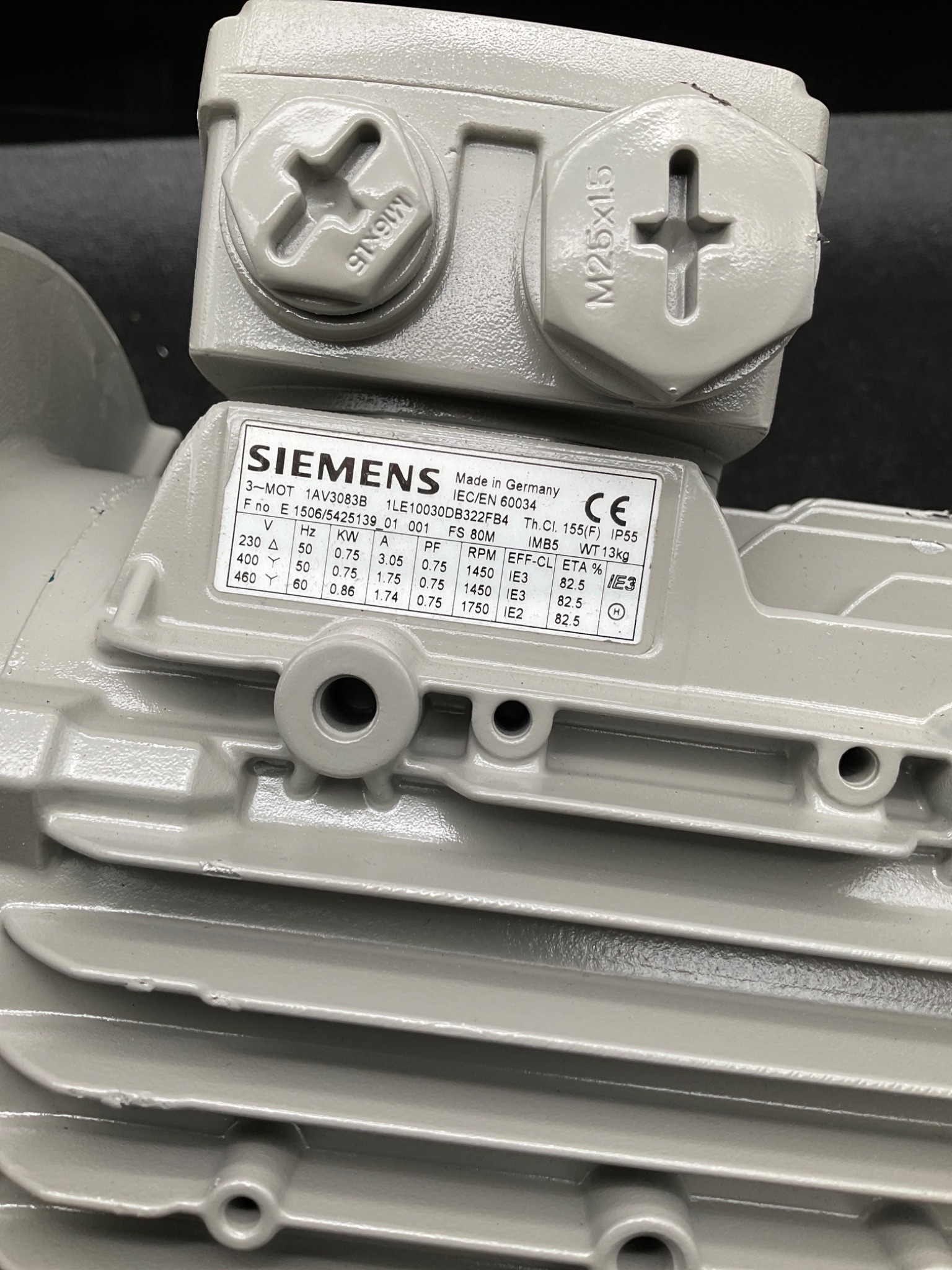 SIEMENS 1LE1003-0DB32-2FB4 IEC MOTOR 0.75KW 1450RPM B5 IP55 NEW 1