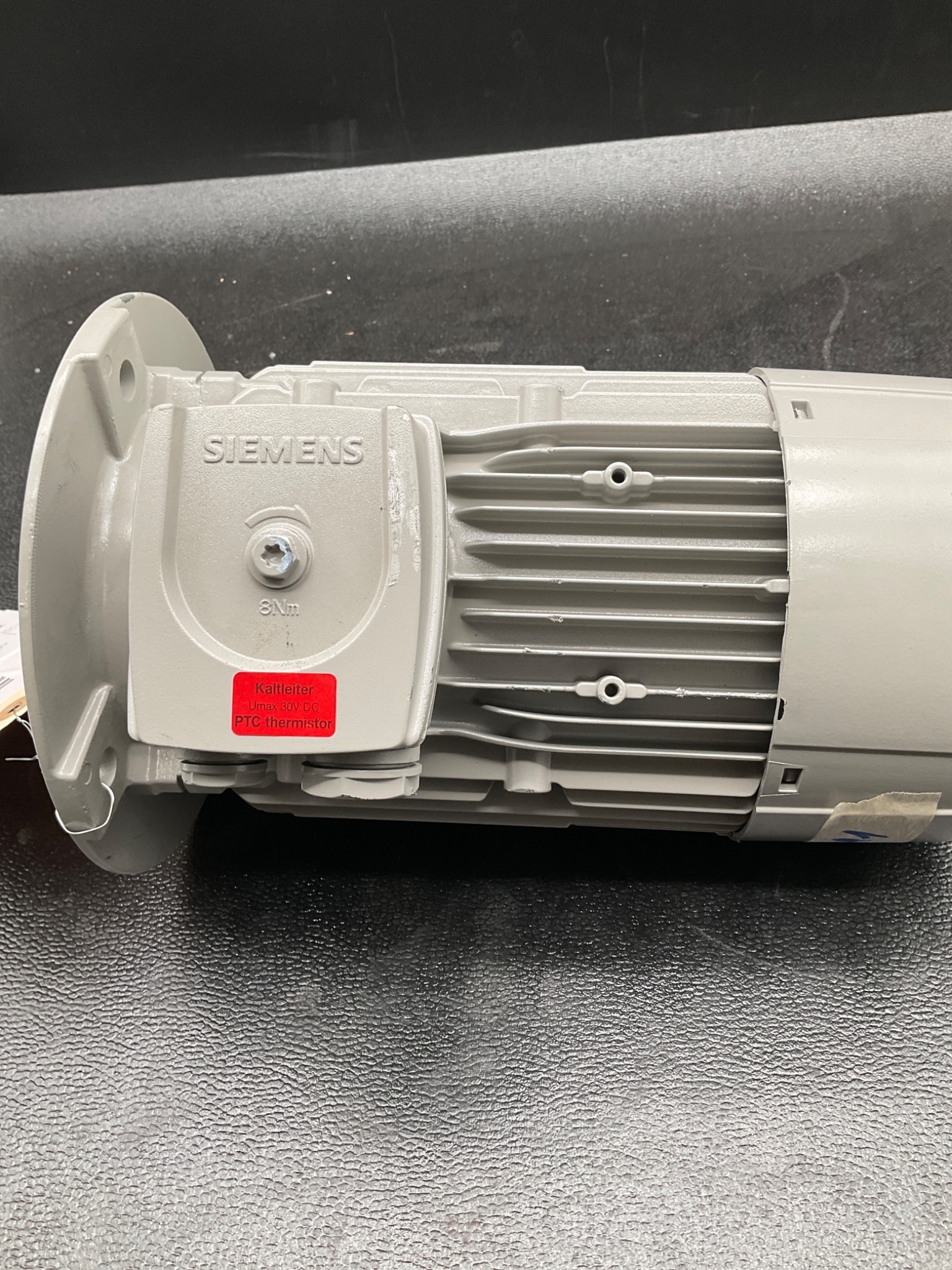 SIEMENS 1LE1003-0DB32-2FB4 IEC MOTOR 0.75KW 1450RPM B5 IP55 NEW 2
