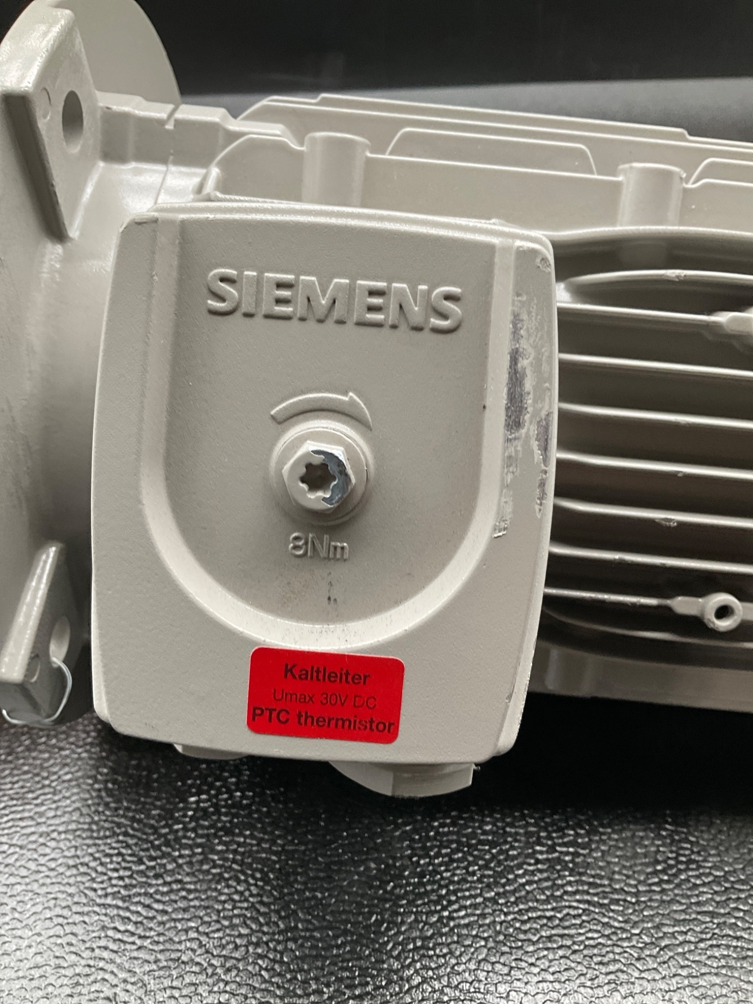 SIEMENS 1LE1003-0DB32-2FB4 IEC MOTOR 0.75KW 1450RPM B5 IP55 NEW 5