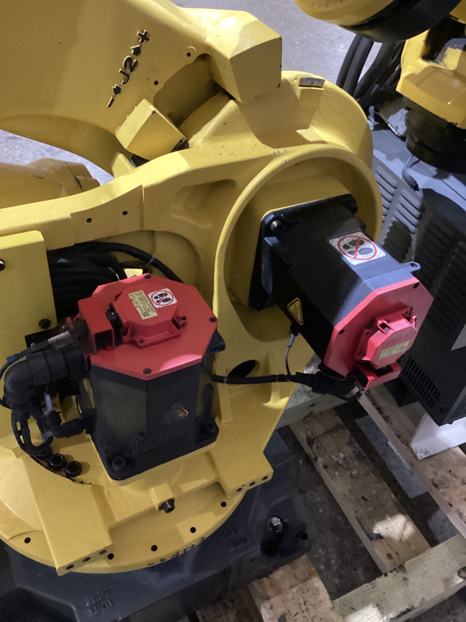 FANUC R-2000iB/210F w/ R-30iB Controls USED 5