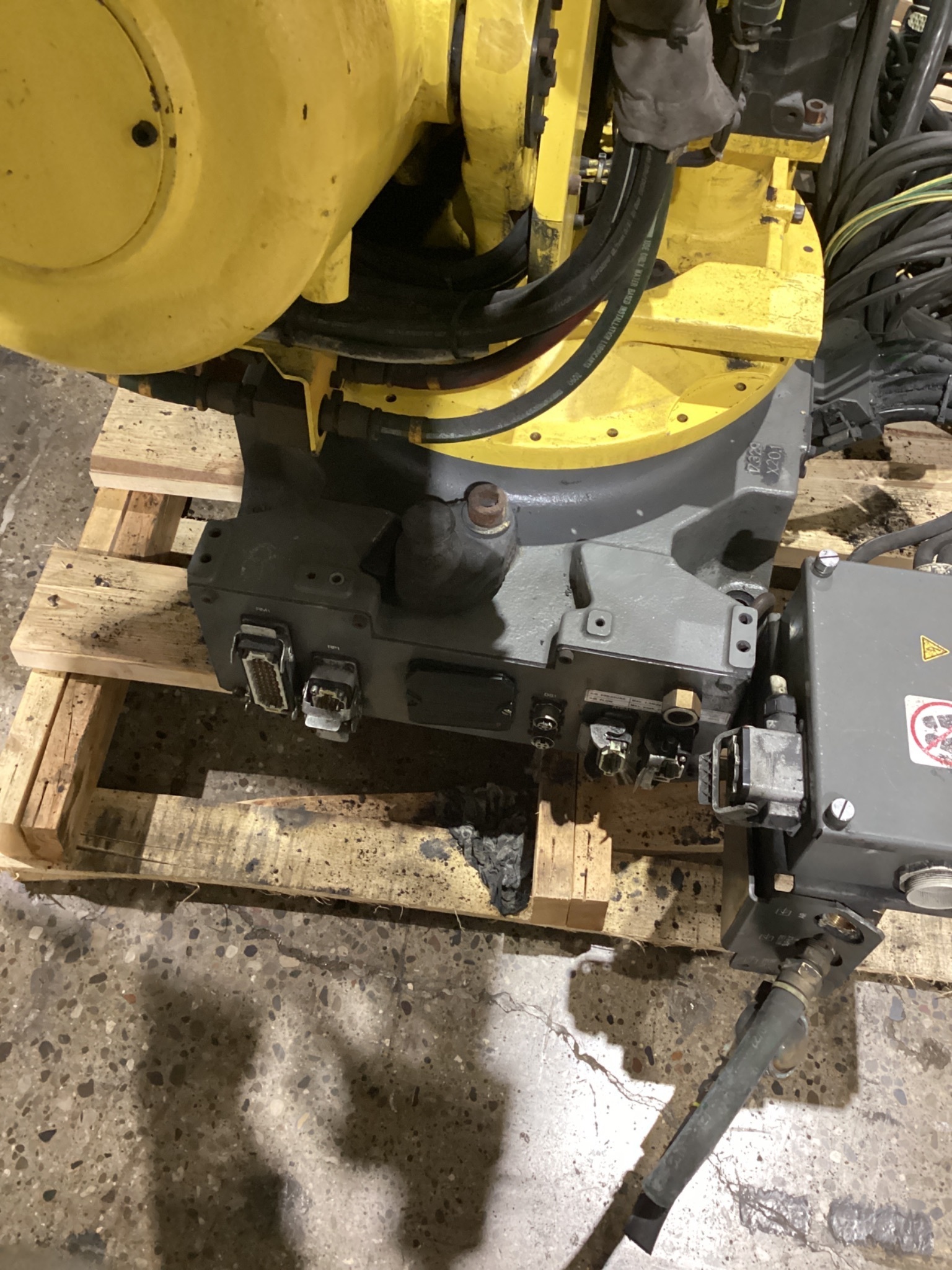 FANUC R-2000iB/210F w/ R-30iB Controls USED 3
