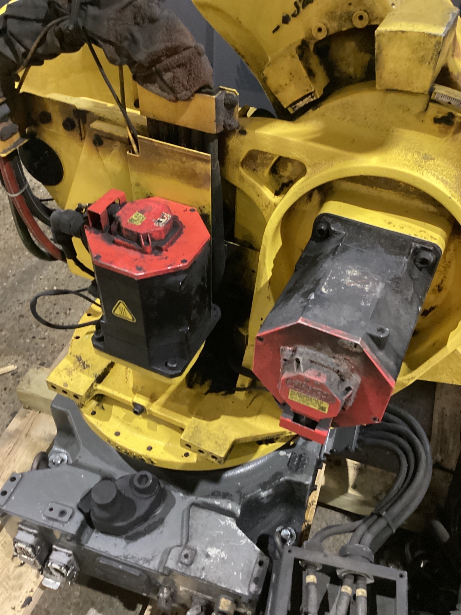 FANUC R-2000iB/210F w/ R-30iB Controls USED 9