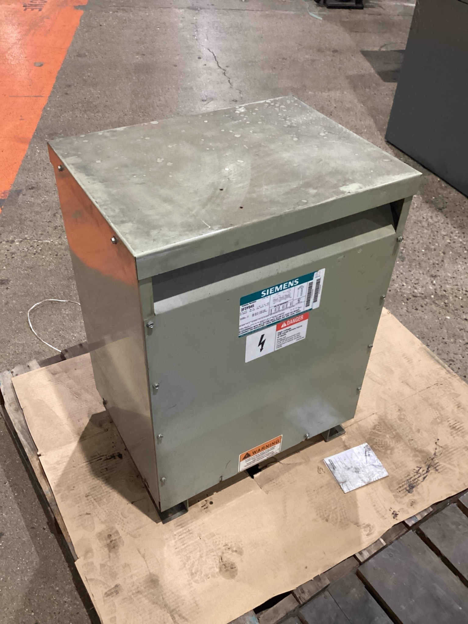 SIEMENS 3F3Y045 Transformer 480V - 208Y/120V 45 KVA 3PH USED 0