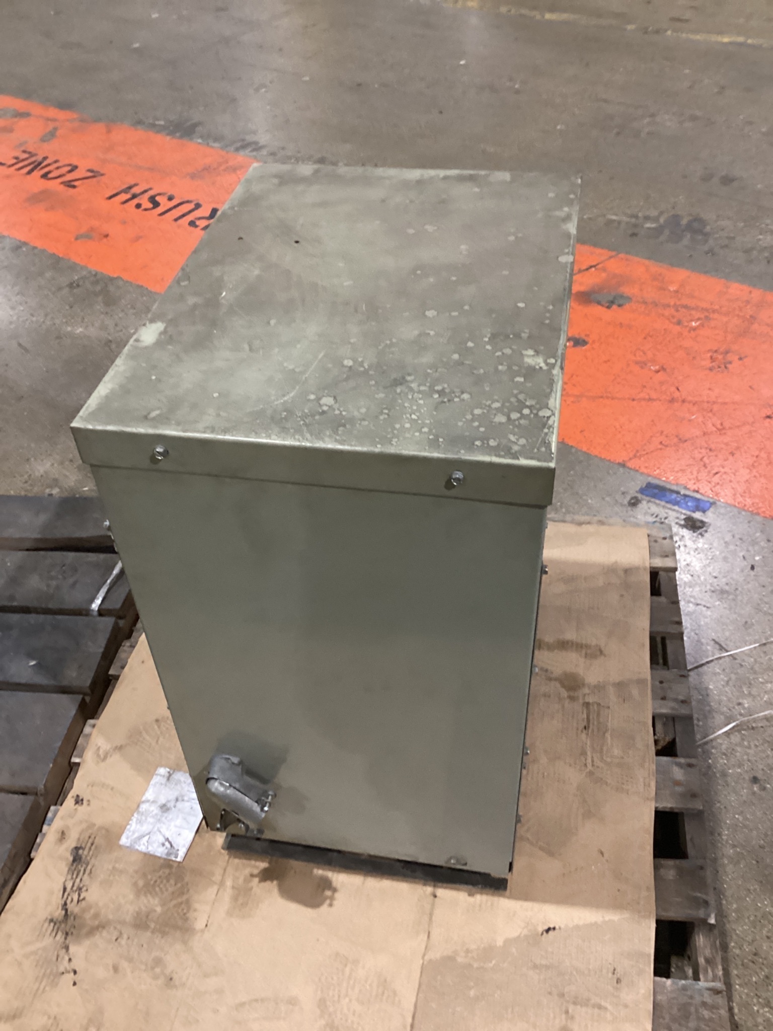SIEMENS 3F3Y045 Transformer 480V - 208Y/120V 45 KVA 3PH USED 3