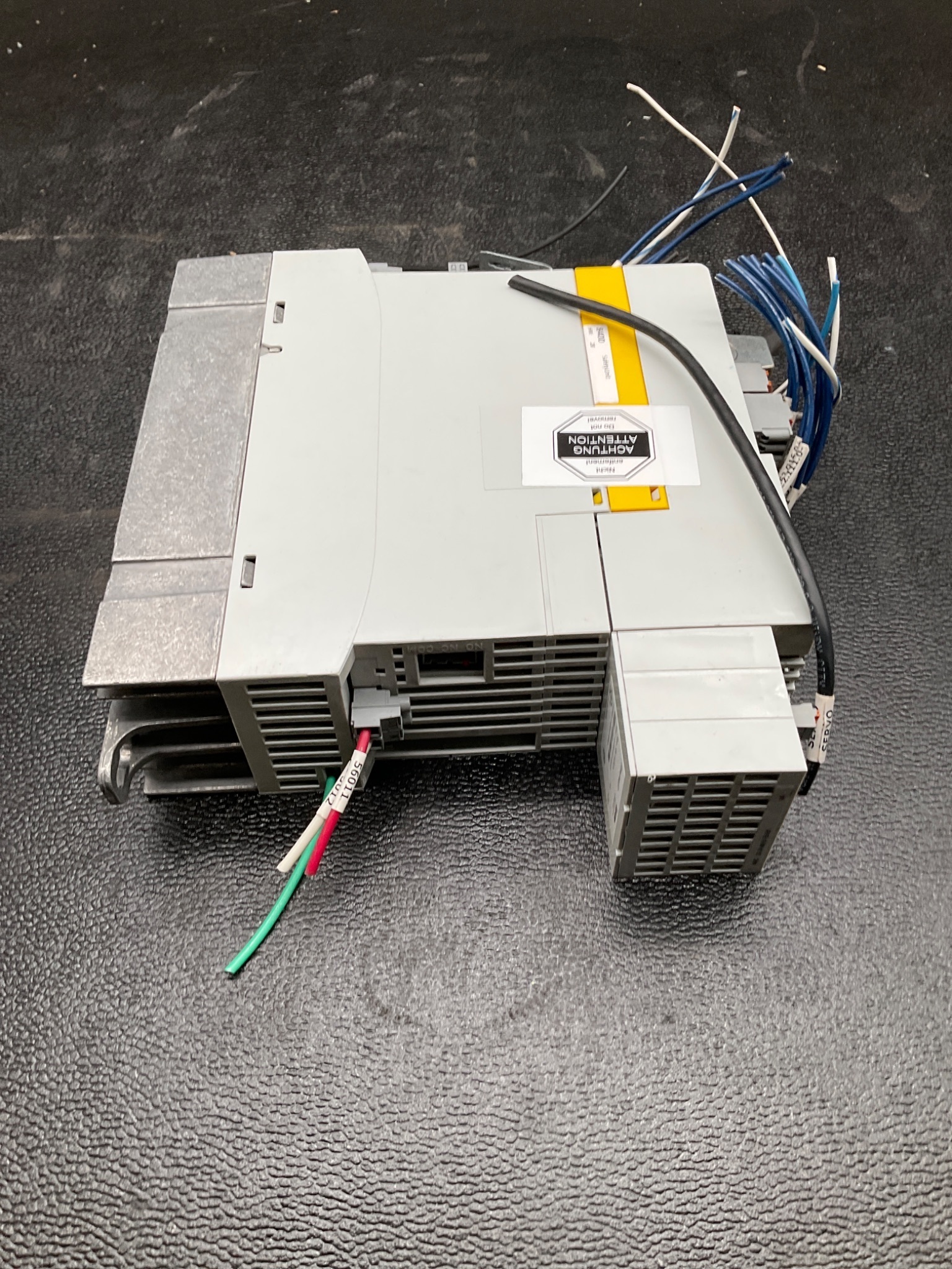 LENZE E84AVTCE7512SB0 FREQUENCY INVERTER 0.75KW USED 4