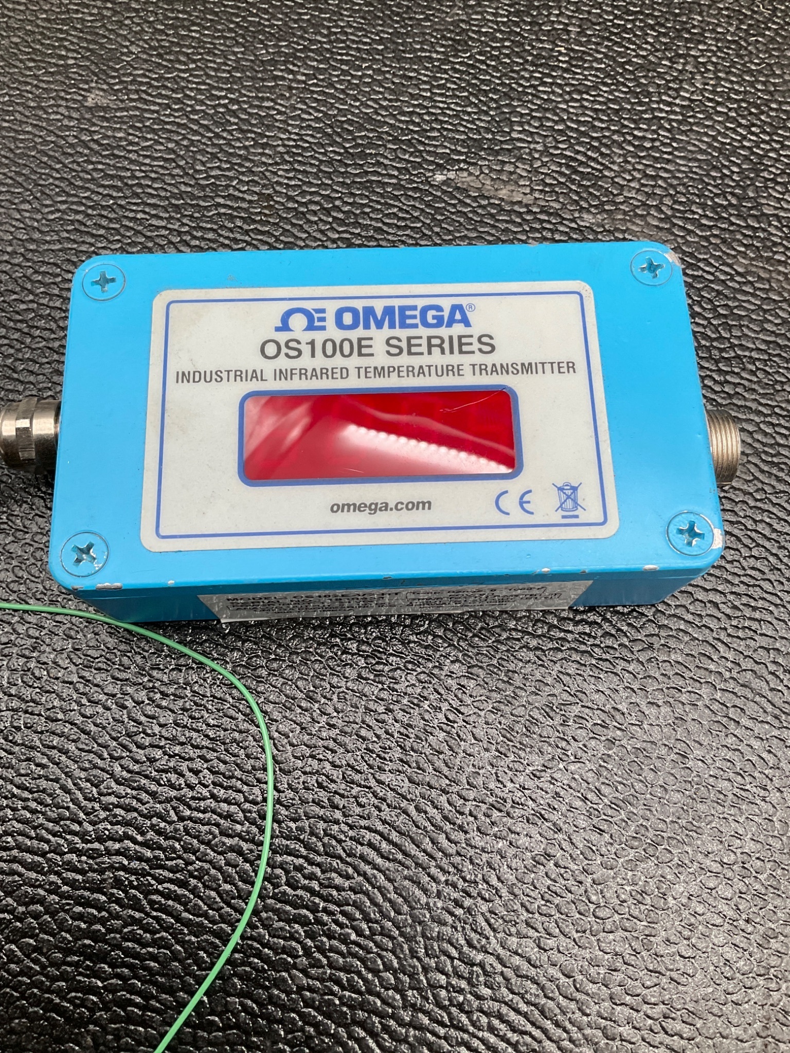 OMEGA OS102E-V2-HT INFRARED TEMPERATURE SENSOR RS232 USED 1