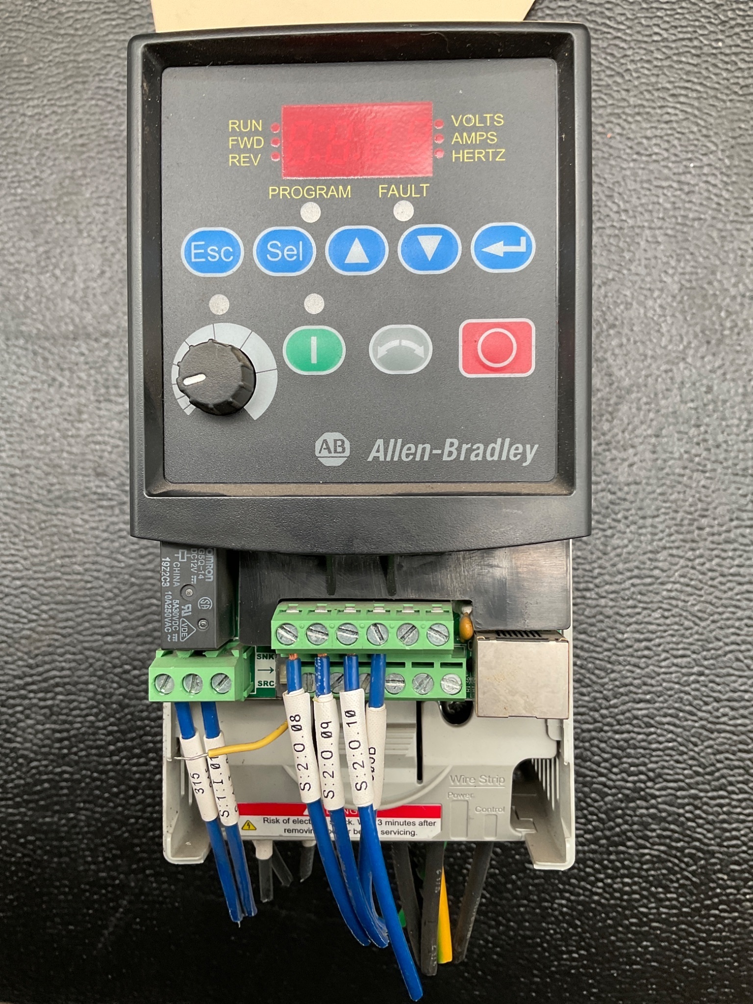 ALLEN BRADLEY 22A-D2P3N104 POWERFLEX 4 AC DRIVE 1HP USED MISSING COVER 1