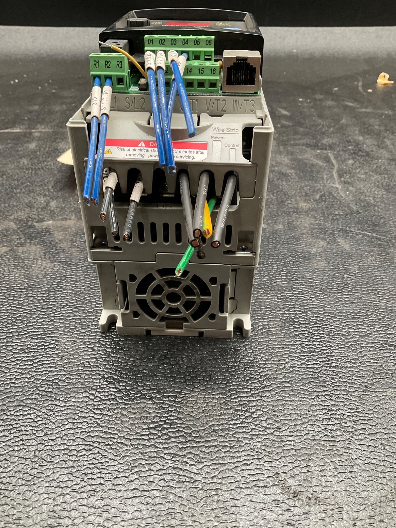 ALLEN BRADLEY 22A-D2P3N104 POWERFLEX 4 AC DRIVE 1HP USED MISSING COVER 4