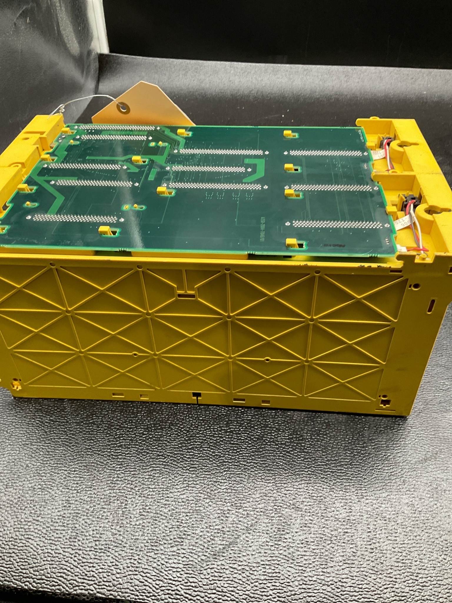 FANUC A05B-2500-C003 PLC BACKPLANE RACK 4-SLOT DUAL FAN USED 1