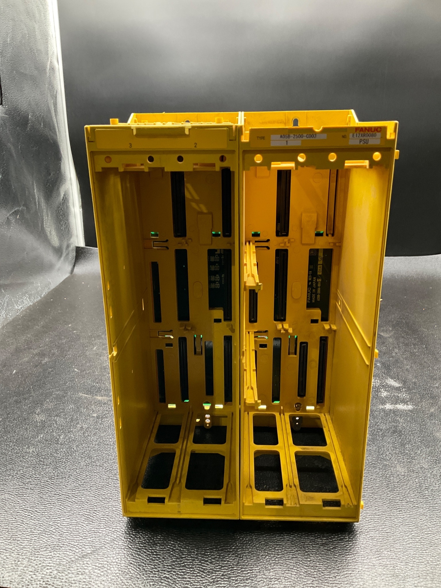 FANUC A05B-2500-C003 PLC BACKPLANE RACK 4-SLOT DUAL FAN USED 2